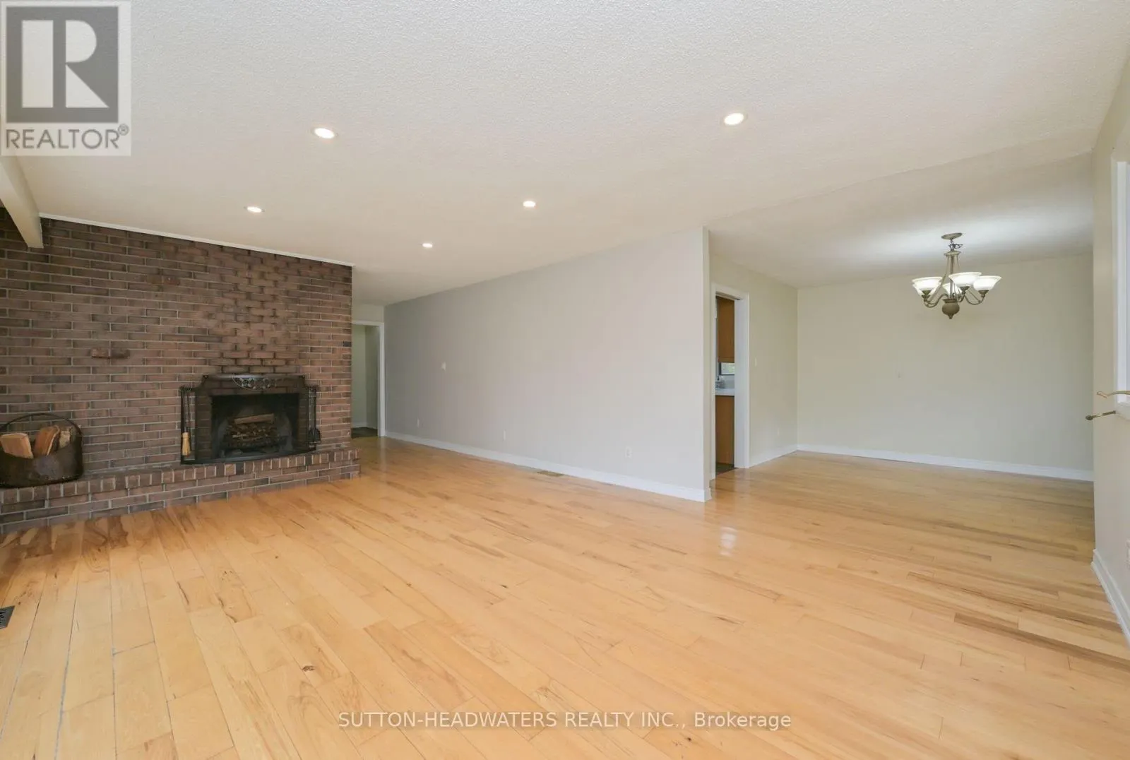 5 CEDAR DRIVE