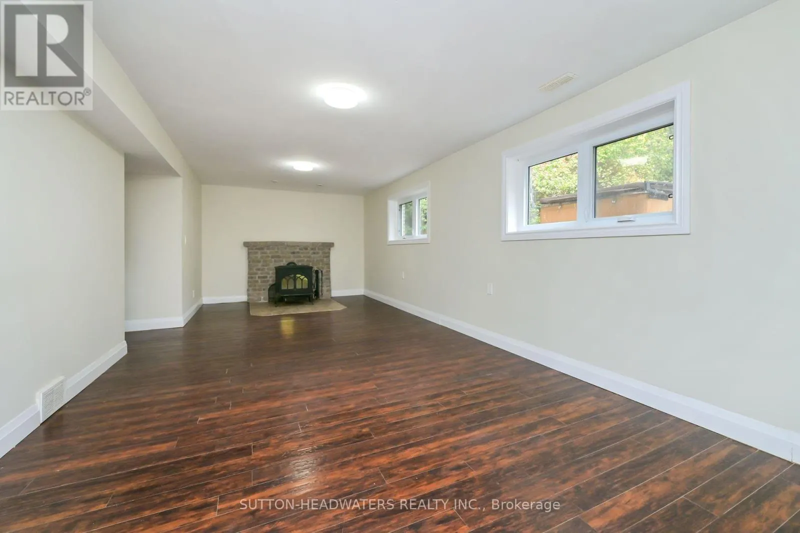 5 CEDAR DRIVE