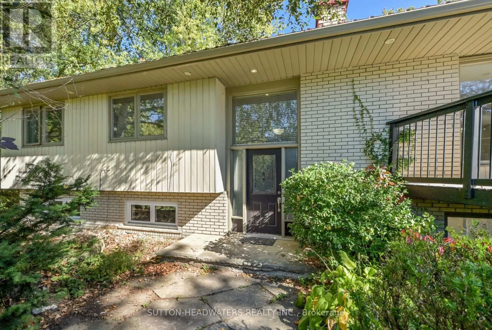 5 CEDAR DRIVE