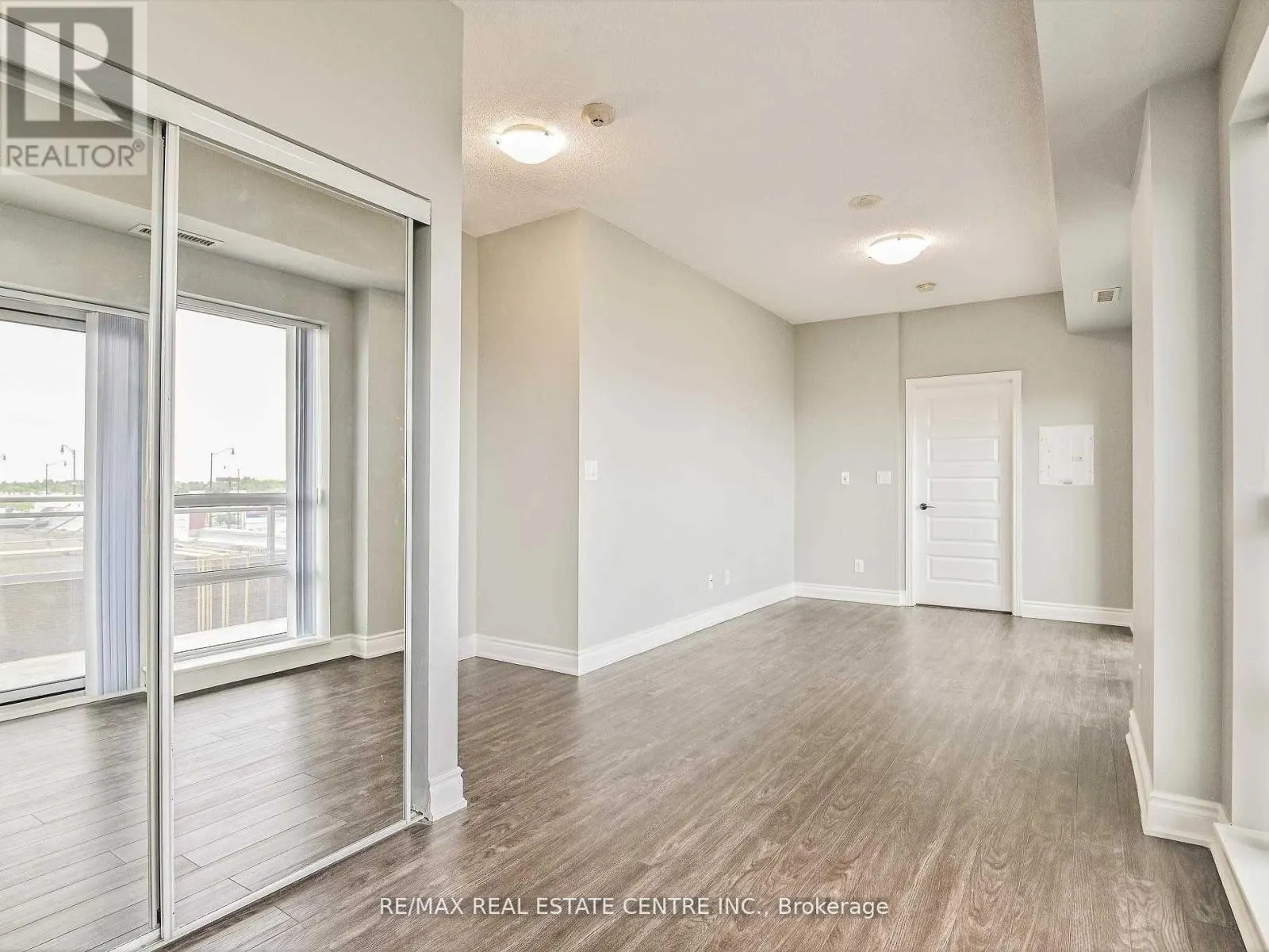 301 - 215 QUEEN STREET E