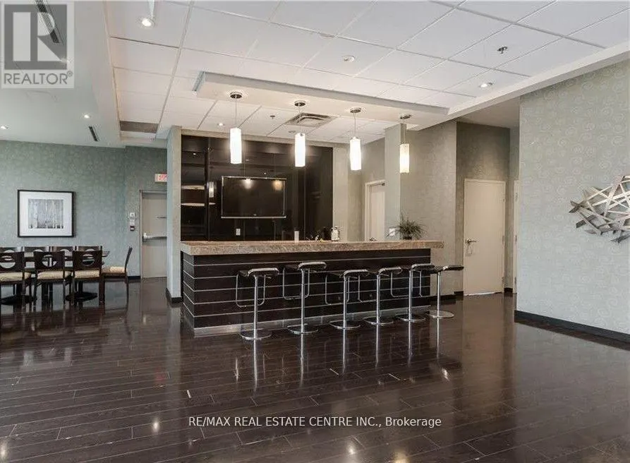 301 - 215 QUEEN STREET E