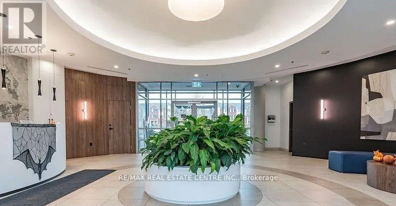 301 - 215 QUEEN STREET E