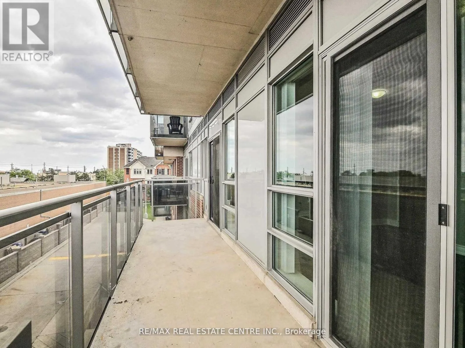 301 - 215 QUEEN STREET E