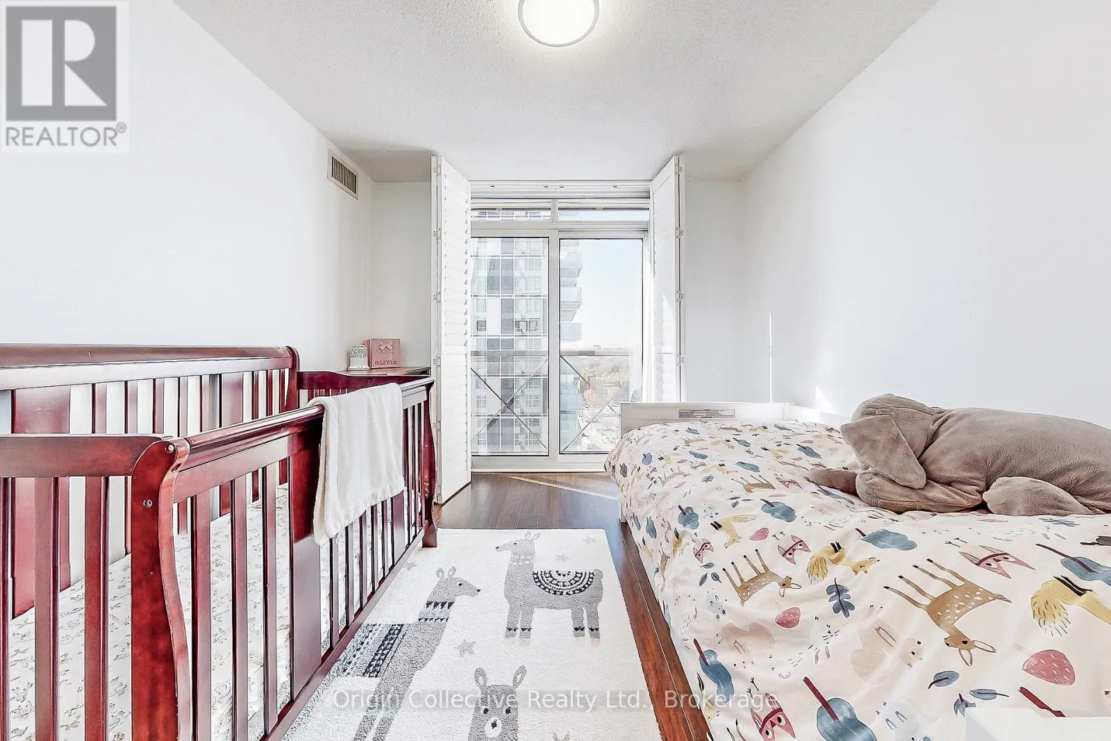 1916 - 5233 DUNDAS STREET W