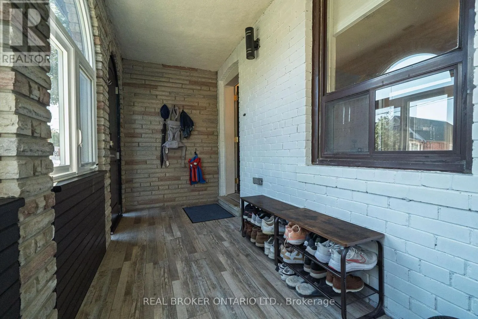 204 EARLSCOURT AVENUE W