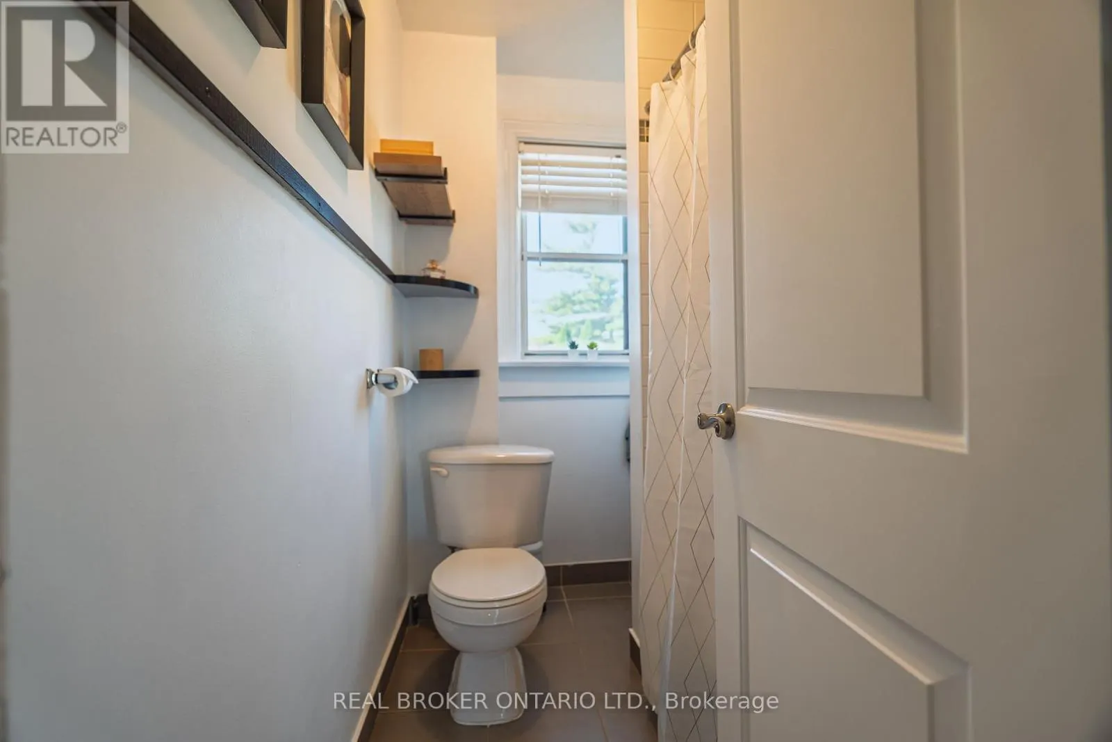 204 EARLSCOURT AVENUE W