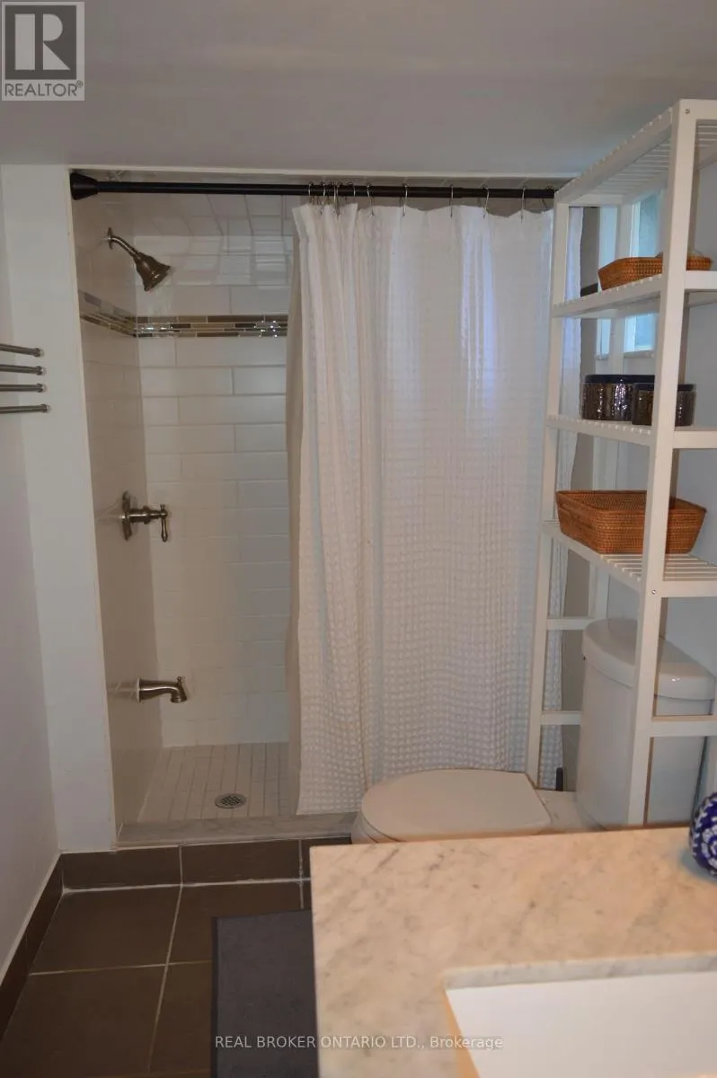 204 EARLSCOURT AVENUE W