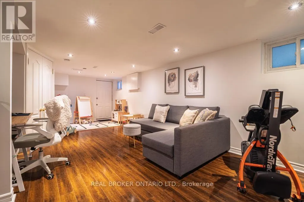 204 EARLSCOURT AVENUE W