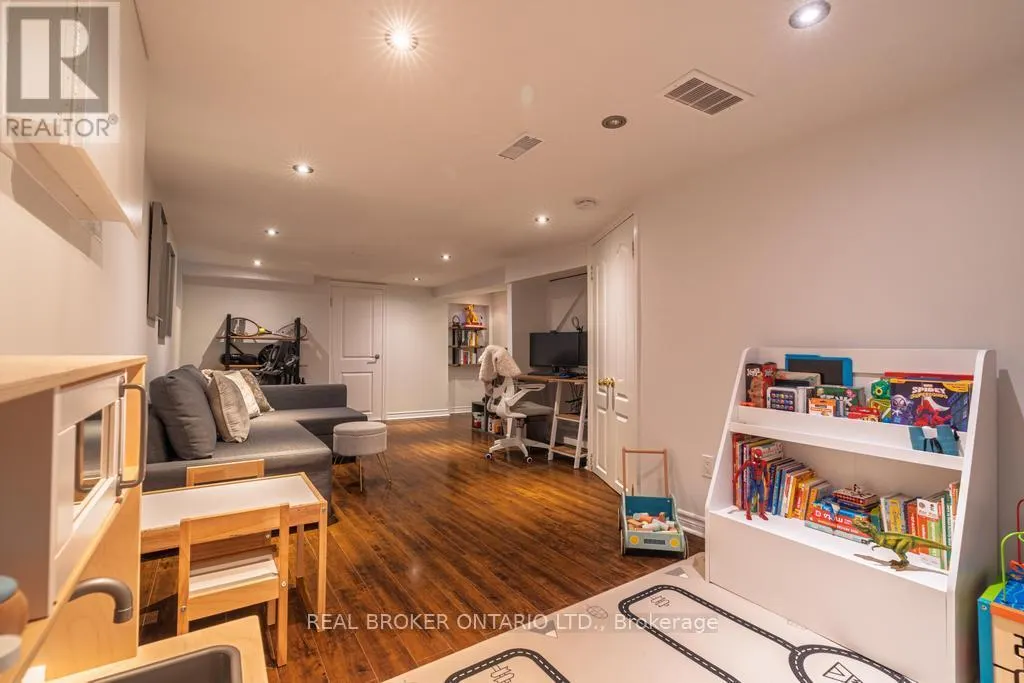 204 EARLSCOURT AVENUE W