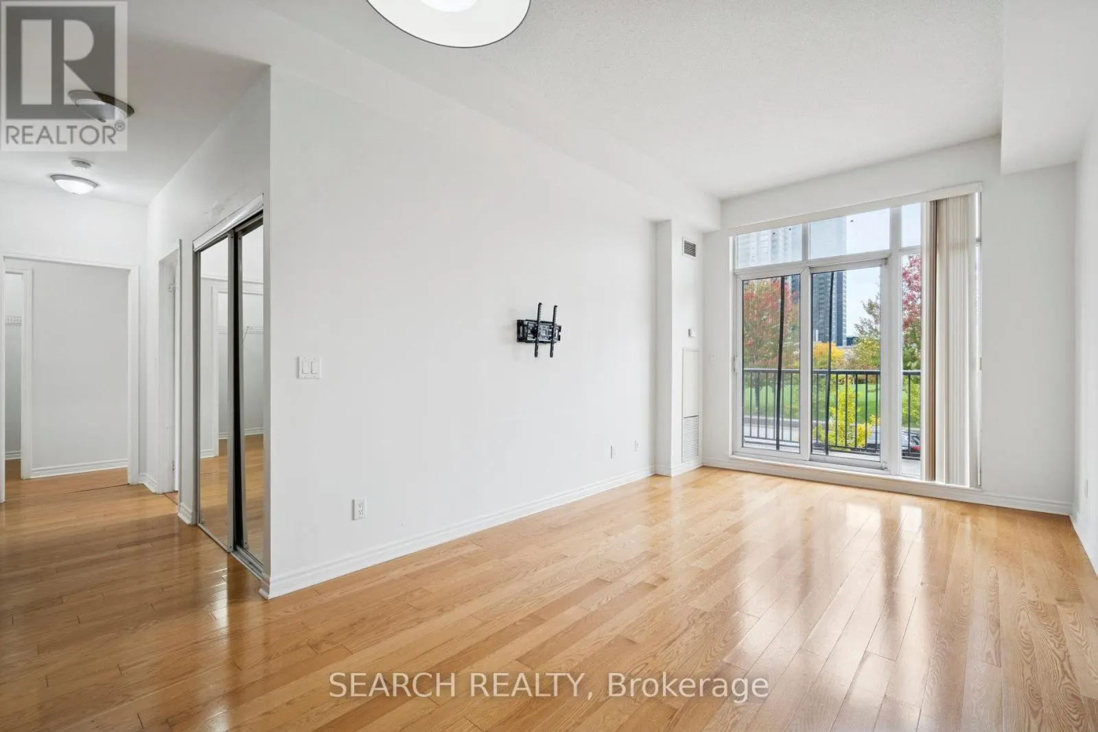 203 - 330 PRINCESS ROYAL DRIVE