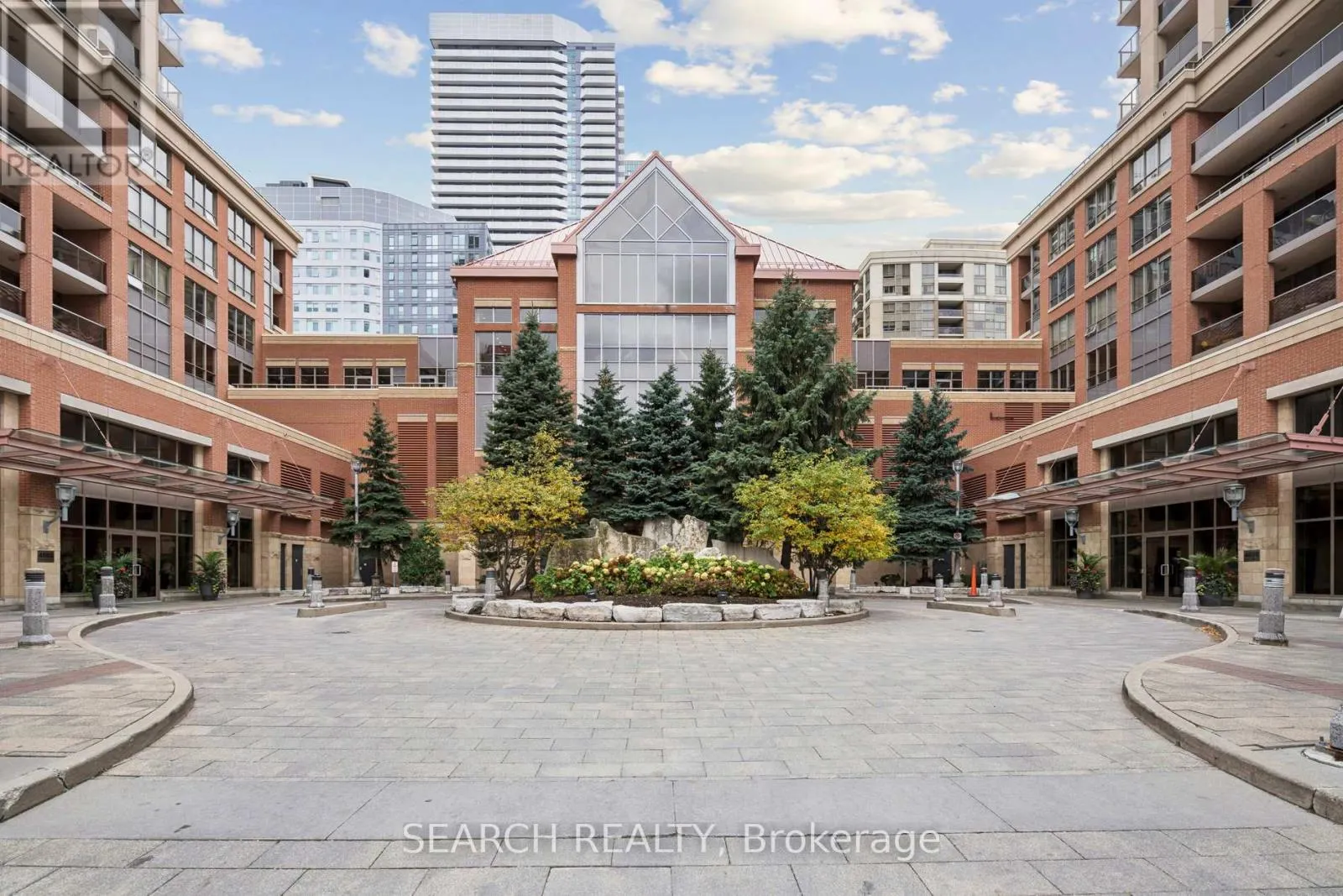 203 - 330 PRINCESS ROYAL DRIVE