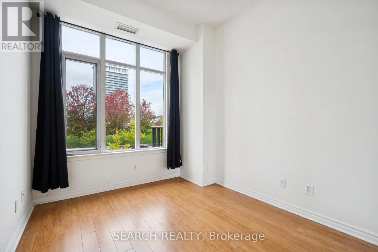 203 - 330 PRINCESS ROYAL DRIVE