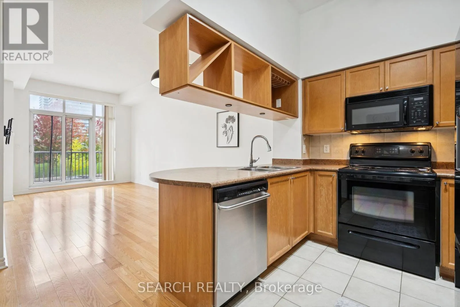 203 - 330 PRINCESS ROYAL DRIVE