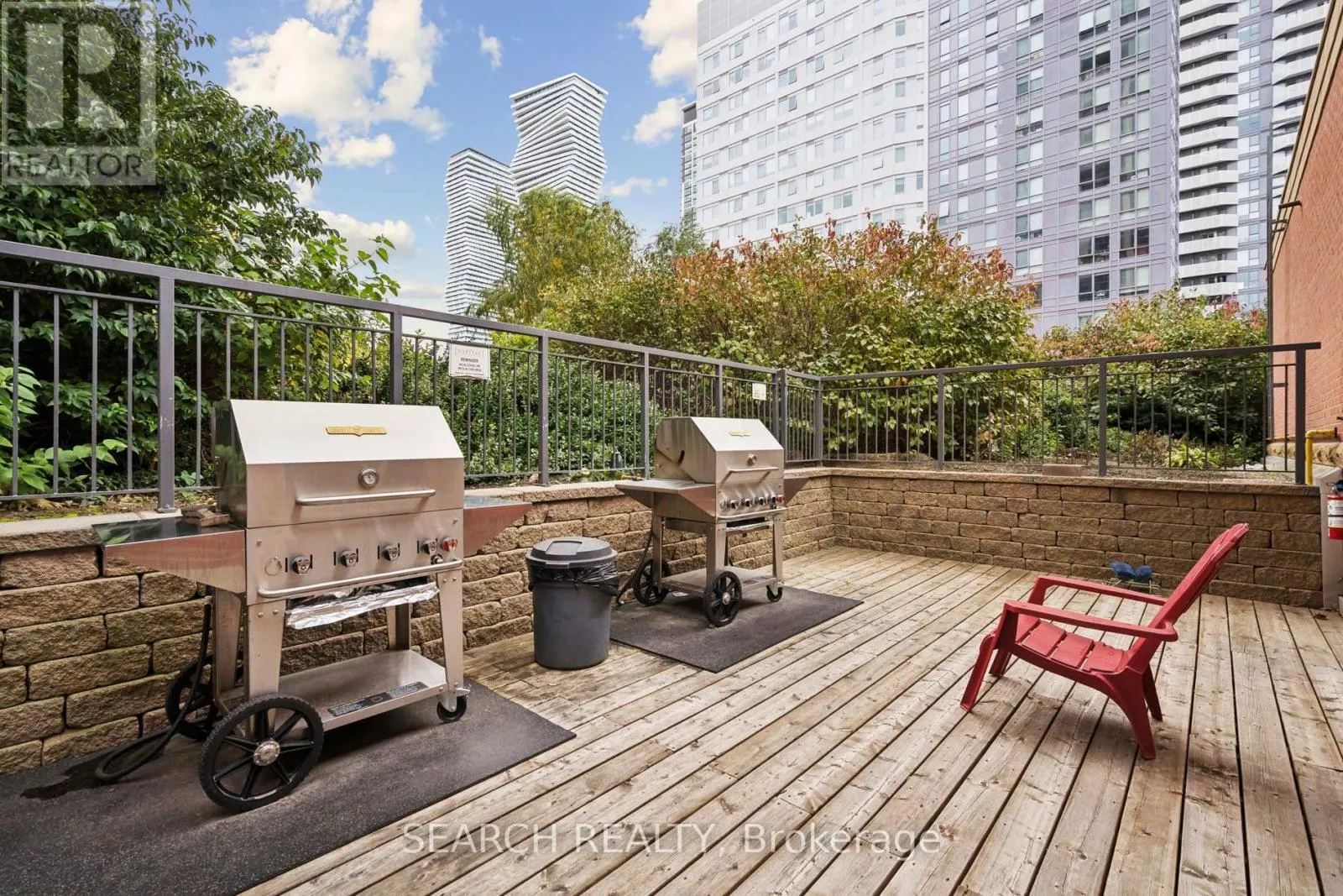203 - 330 PRINCESS ROYAL DRIVE