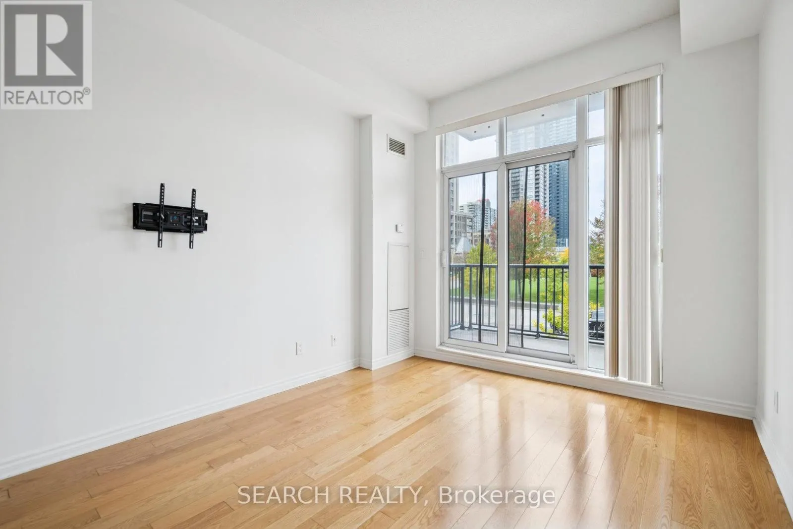 203 - 330 PRINCESS ROYAL DRIVE