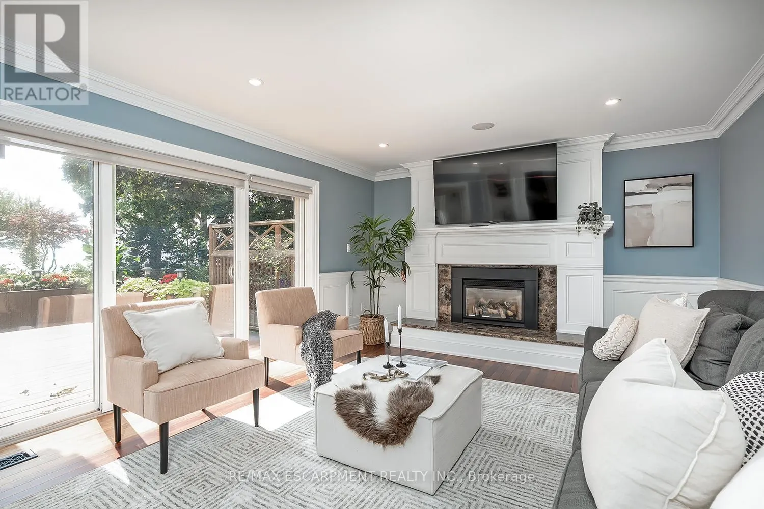 2428 LAKESHORE ROAD