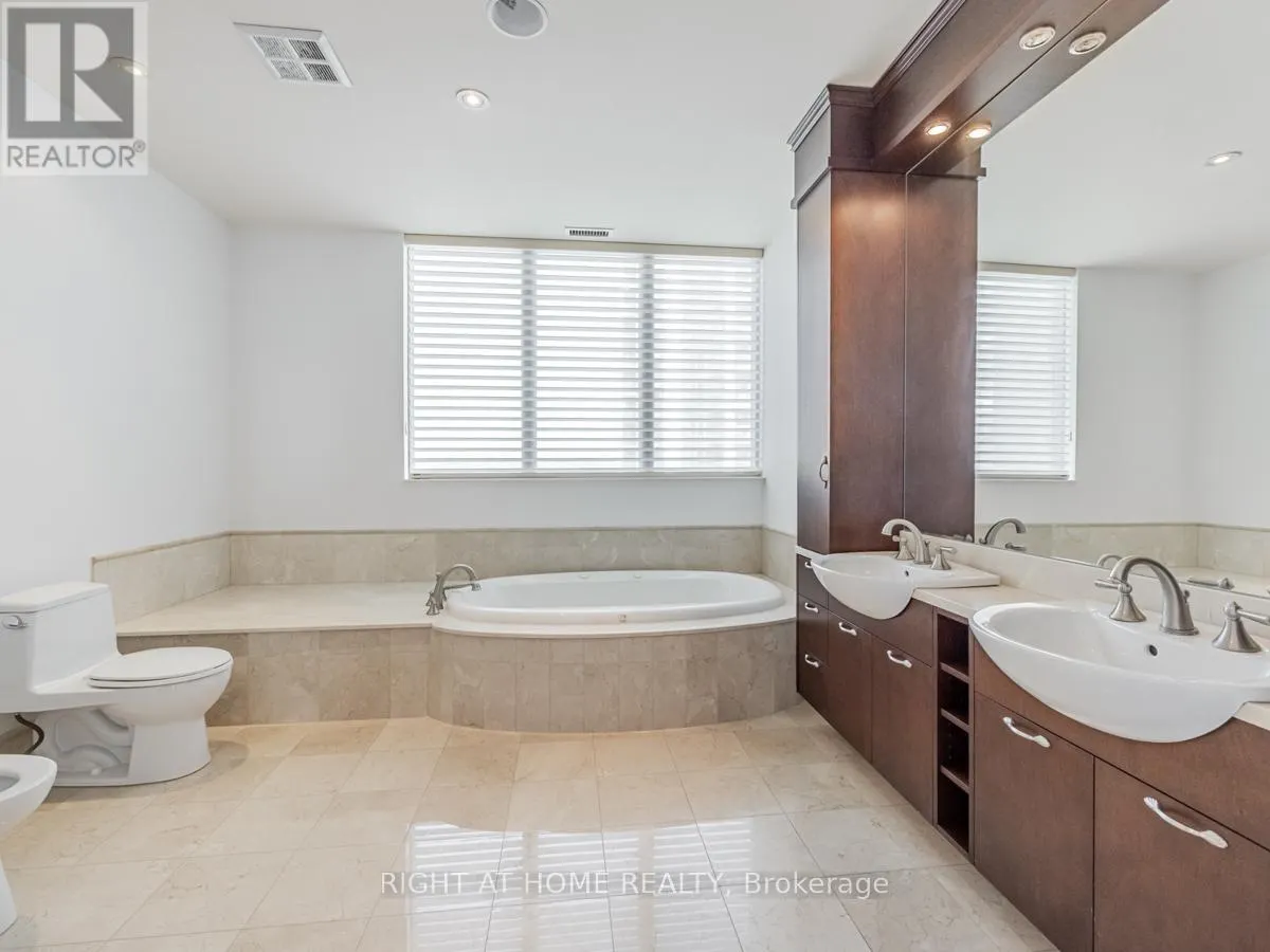 LPH19 - 2095 LAKE SHORE BOULEVARD W