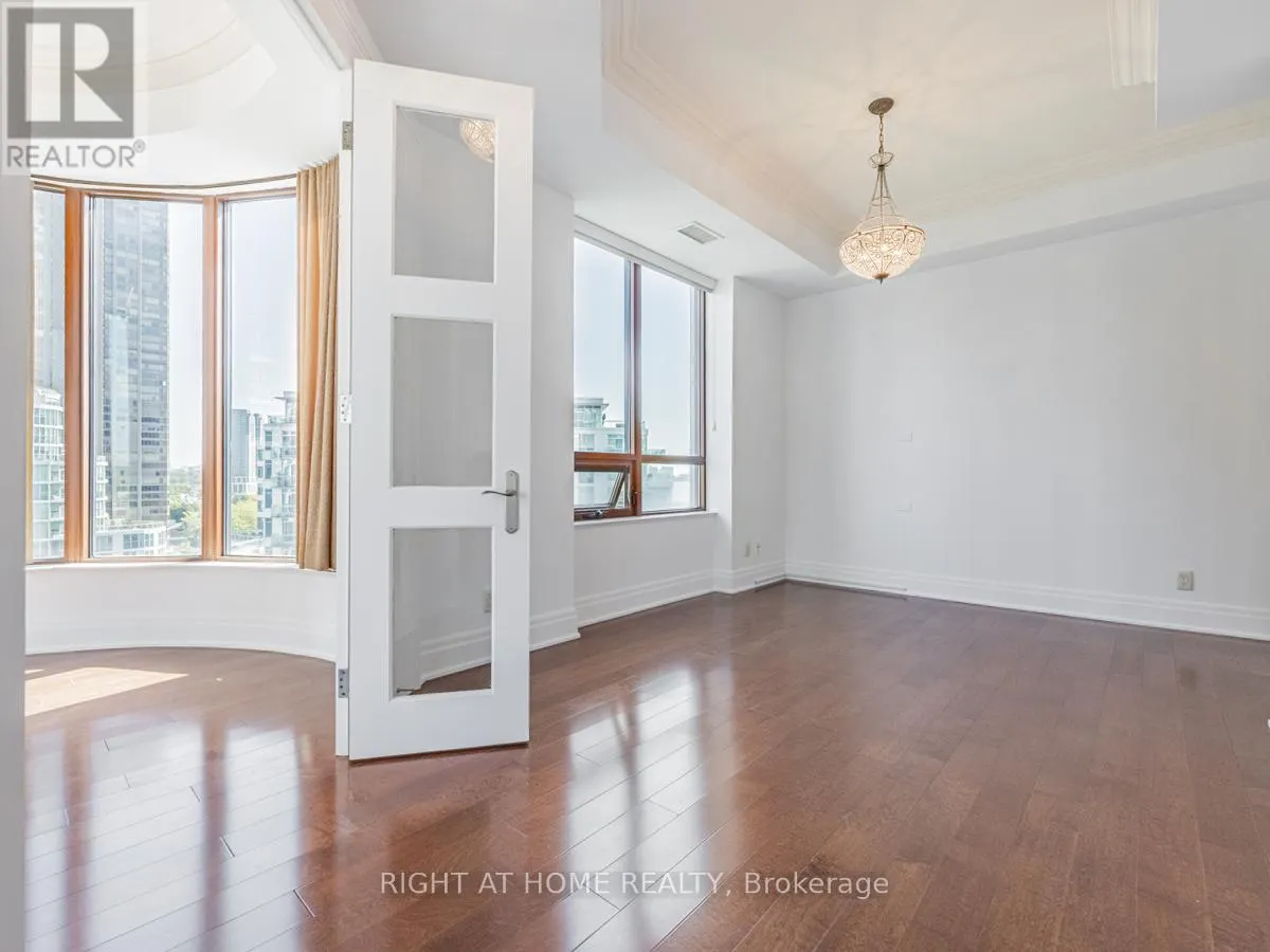 LPH19 - 2095 LAKE SHORE BOULEVARD W