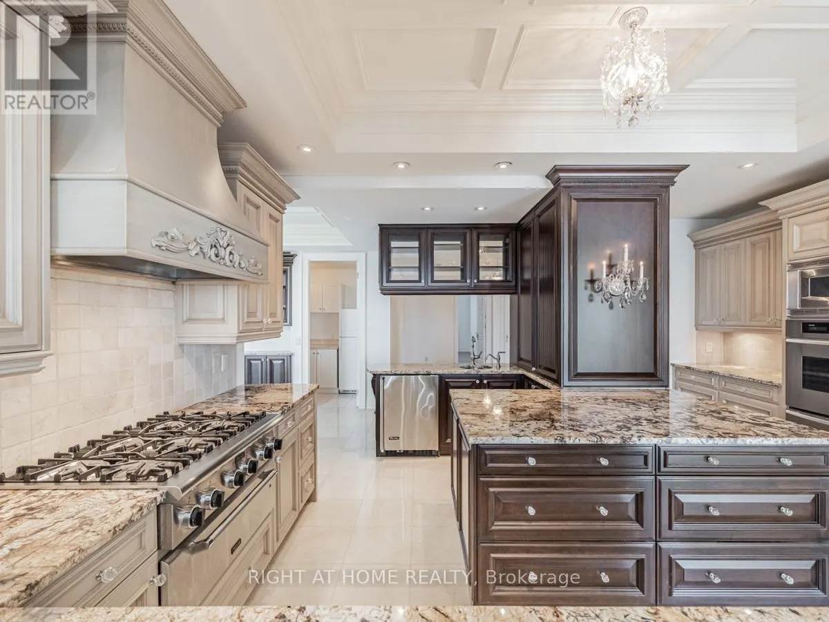 LPH19 - 2095 LAKE SHORE BOULEVARD W