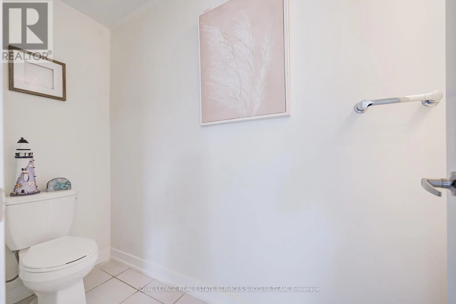 # 2 - 3546 COLONIAL DRIVE