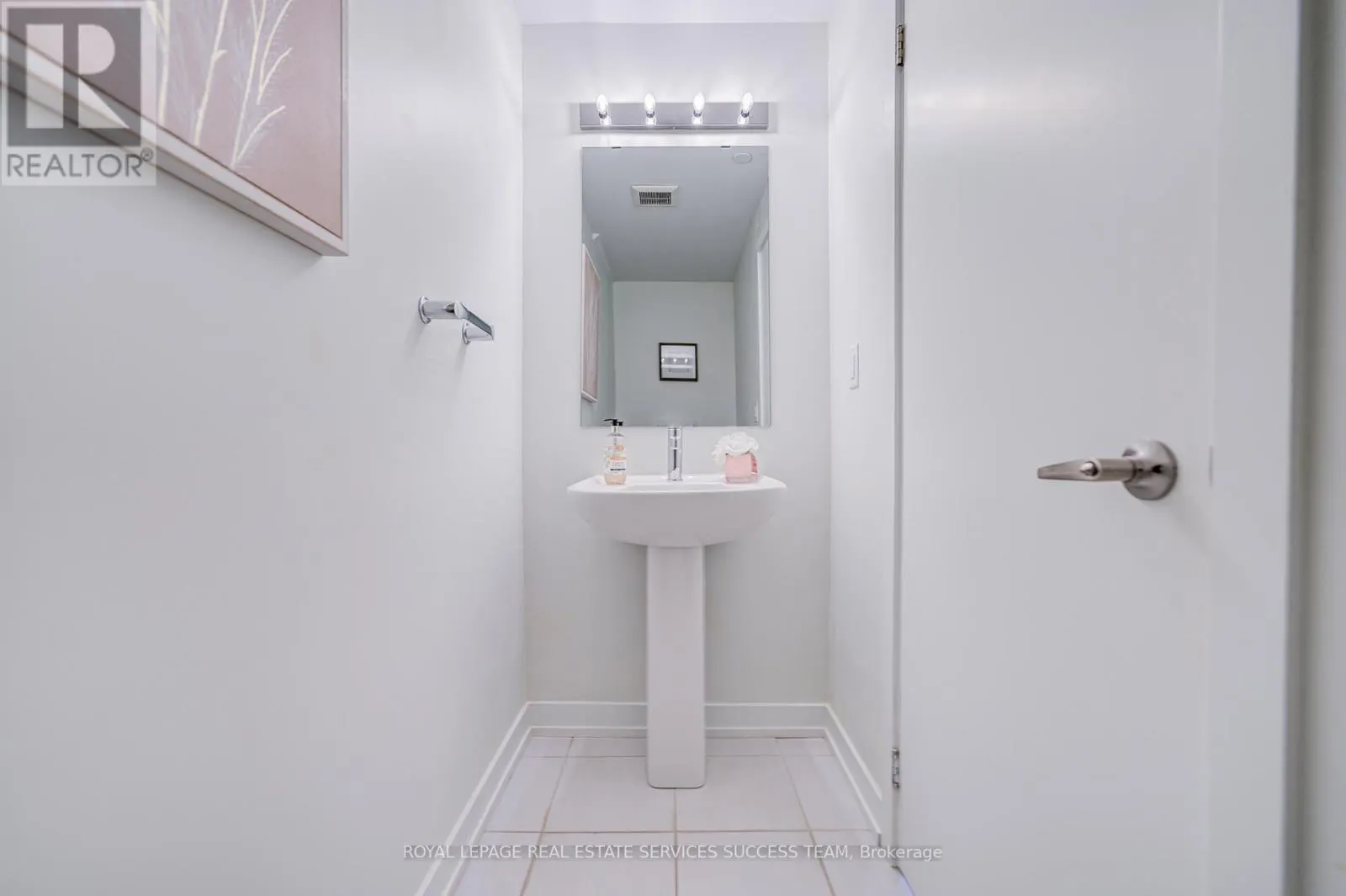 # 2 - 3546 COLONIAL DRIVE