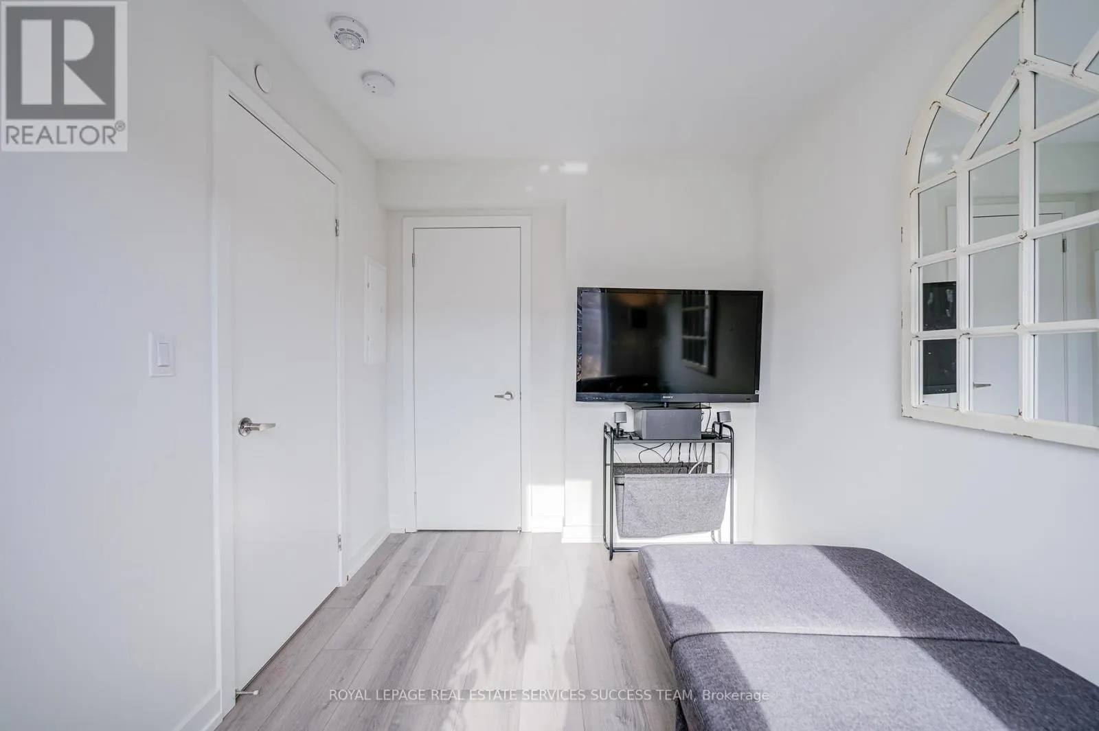 # 2 - 3546 COLONIAL DRIVE