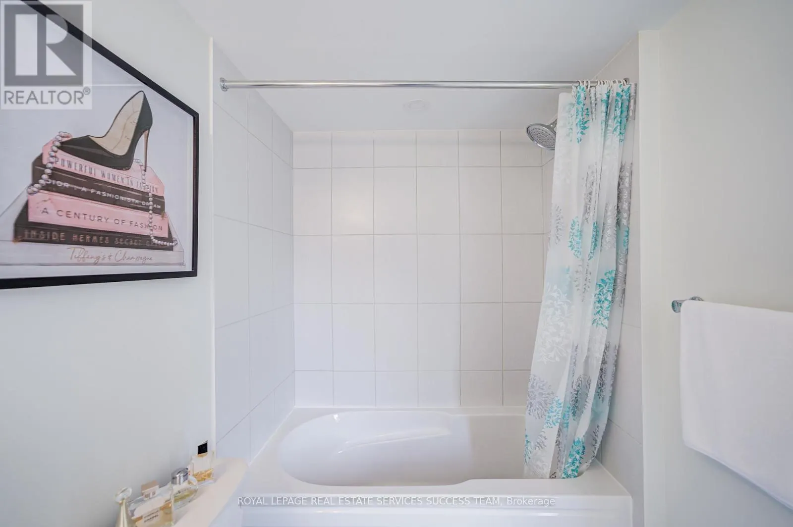 # 2 - 3546 COLONIAL DRIVE