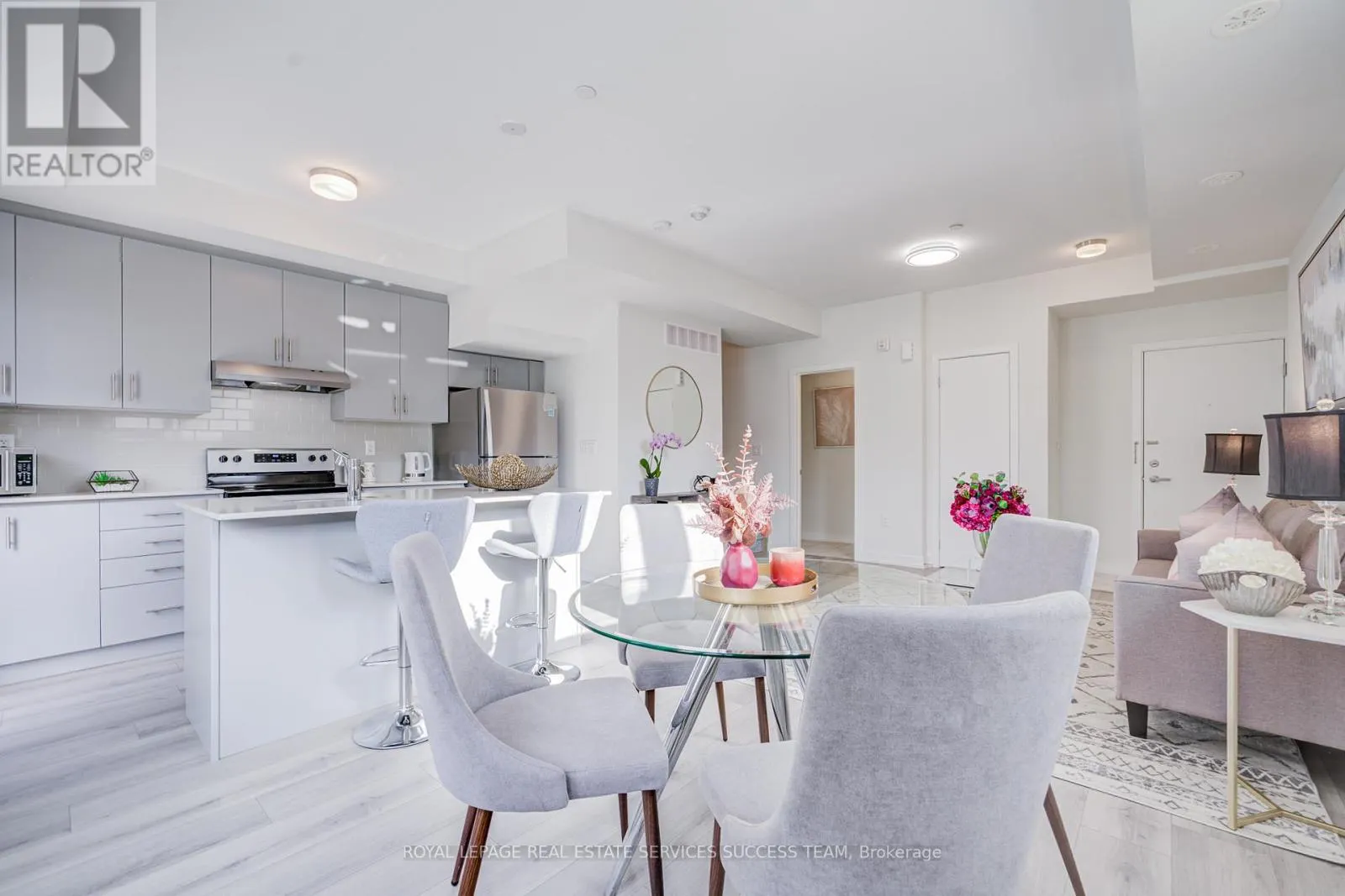 # 2 - 3546 COLONIAL DRIVE