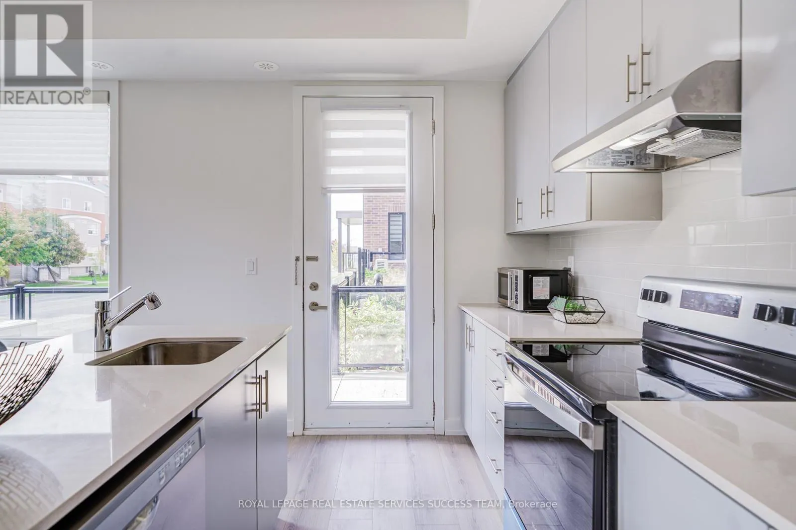 # 2 - 3546 COLONIAL DRIVE
