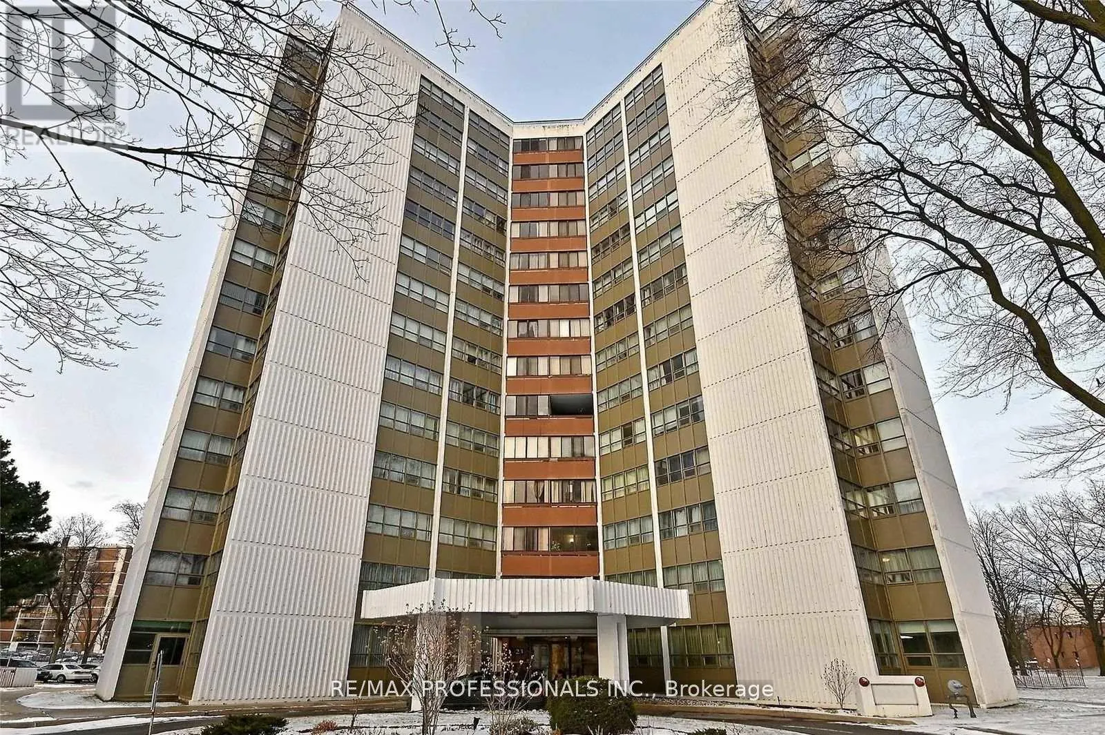 802 - 2323 CONFEDERATION PARKWAY