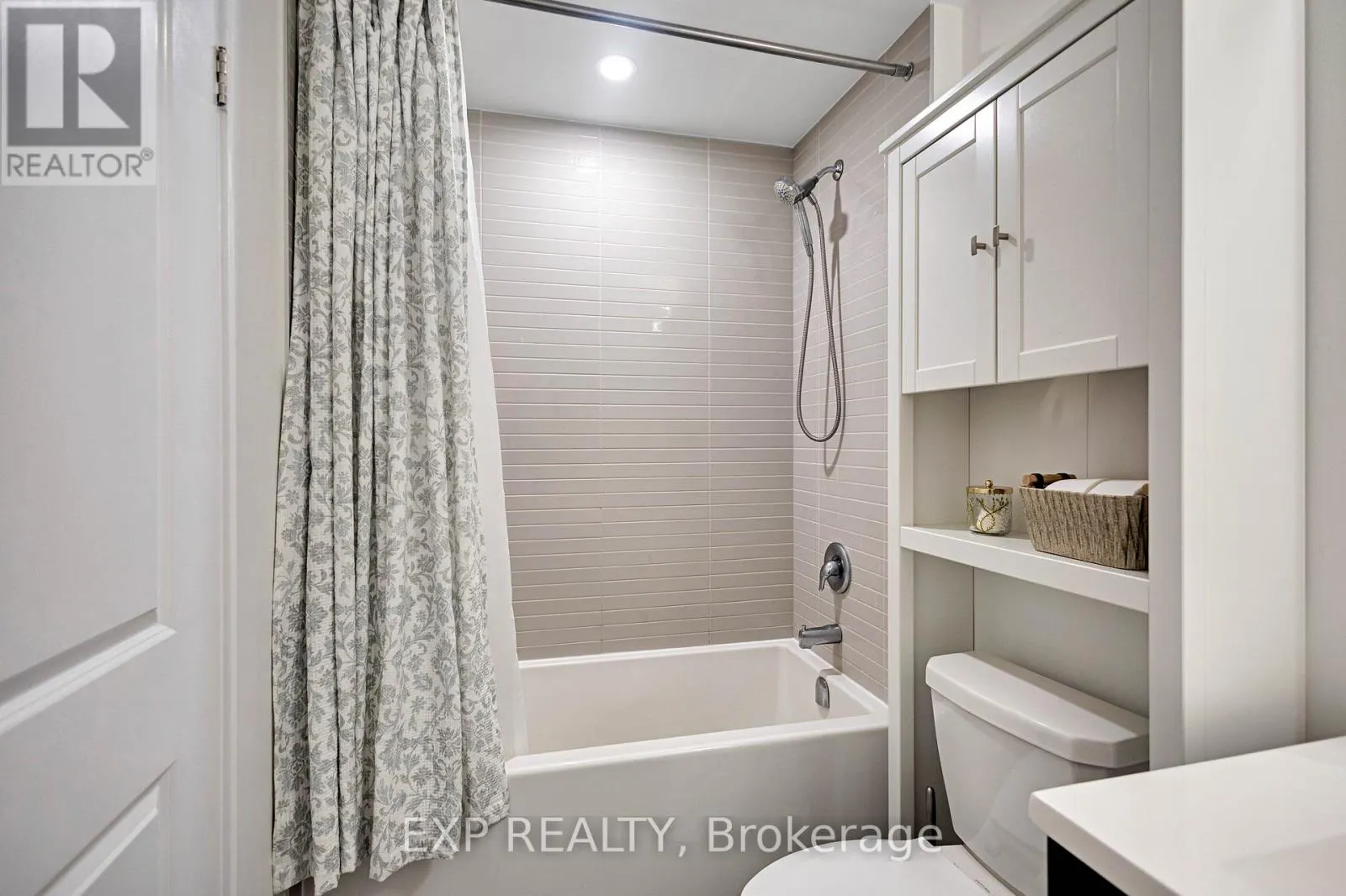 721 - 3200 WILLIAM COLTSON AVENUE