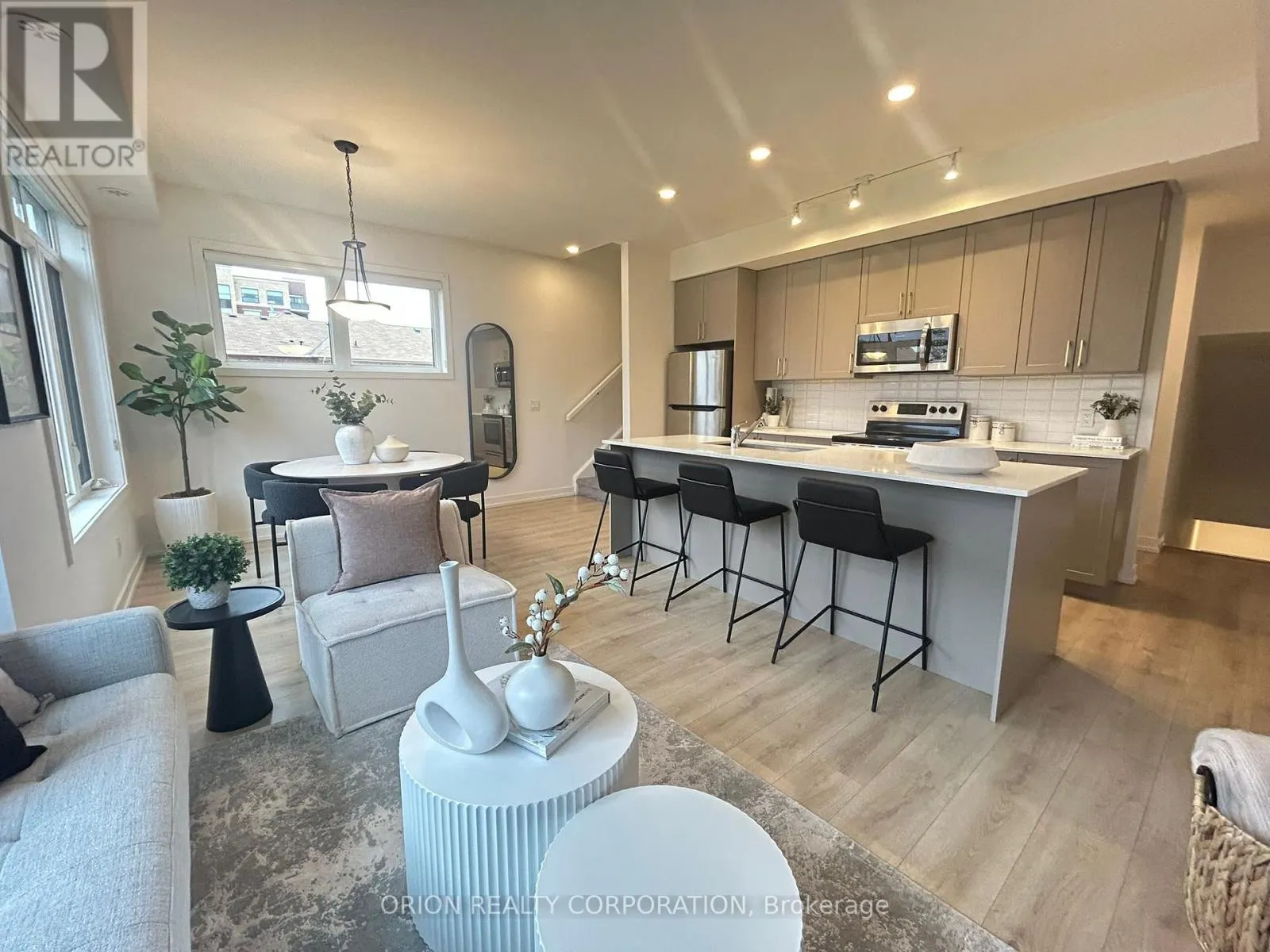 336 - 3078 SIXTH LINE