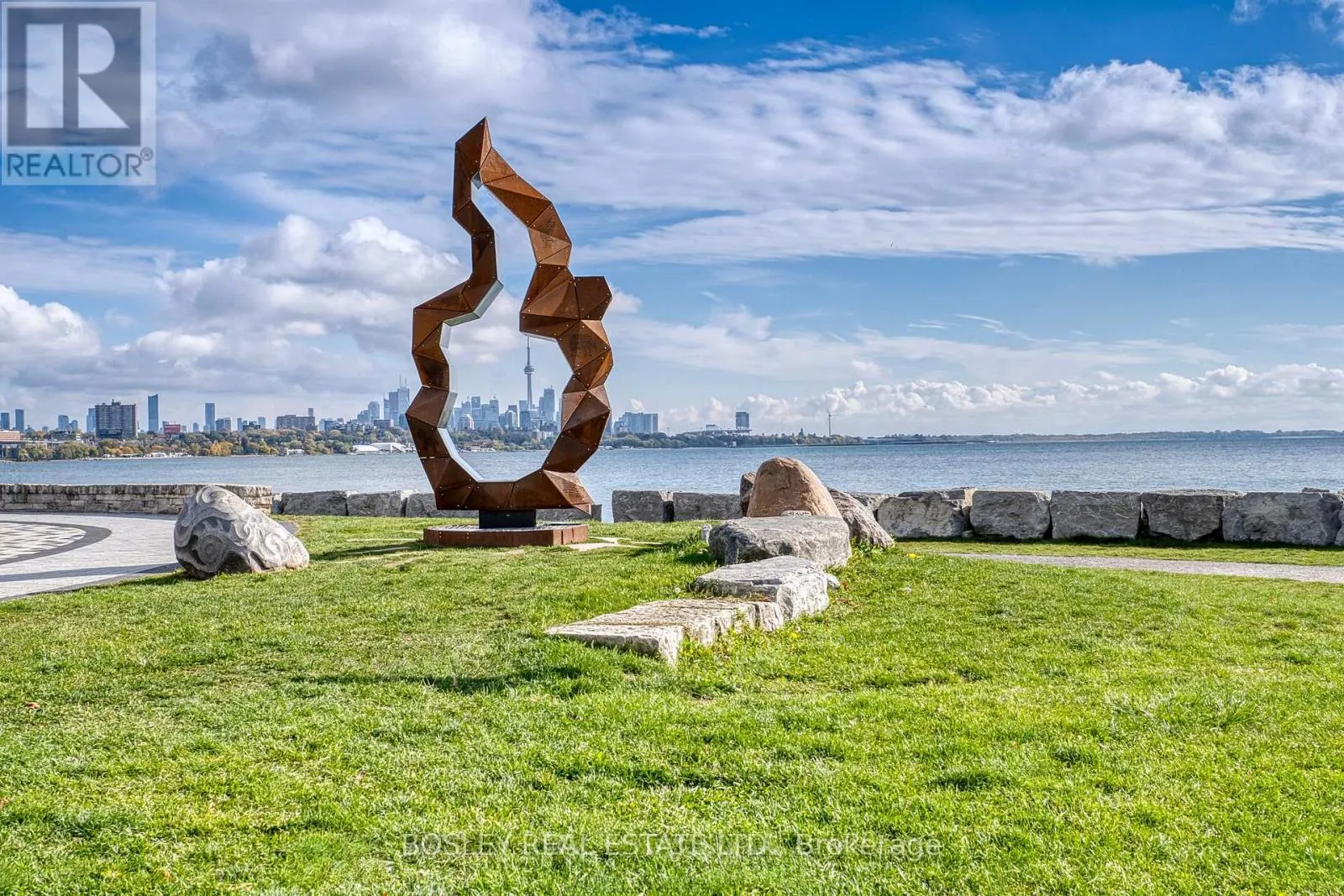 518 - 5 MARINE PARADE DRIVE