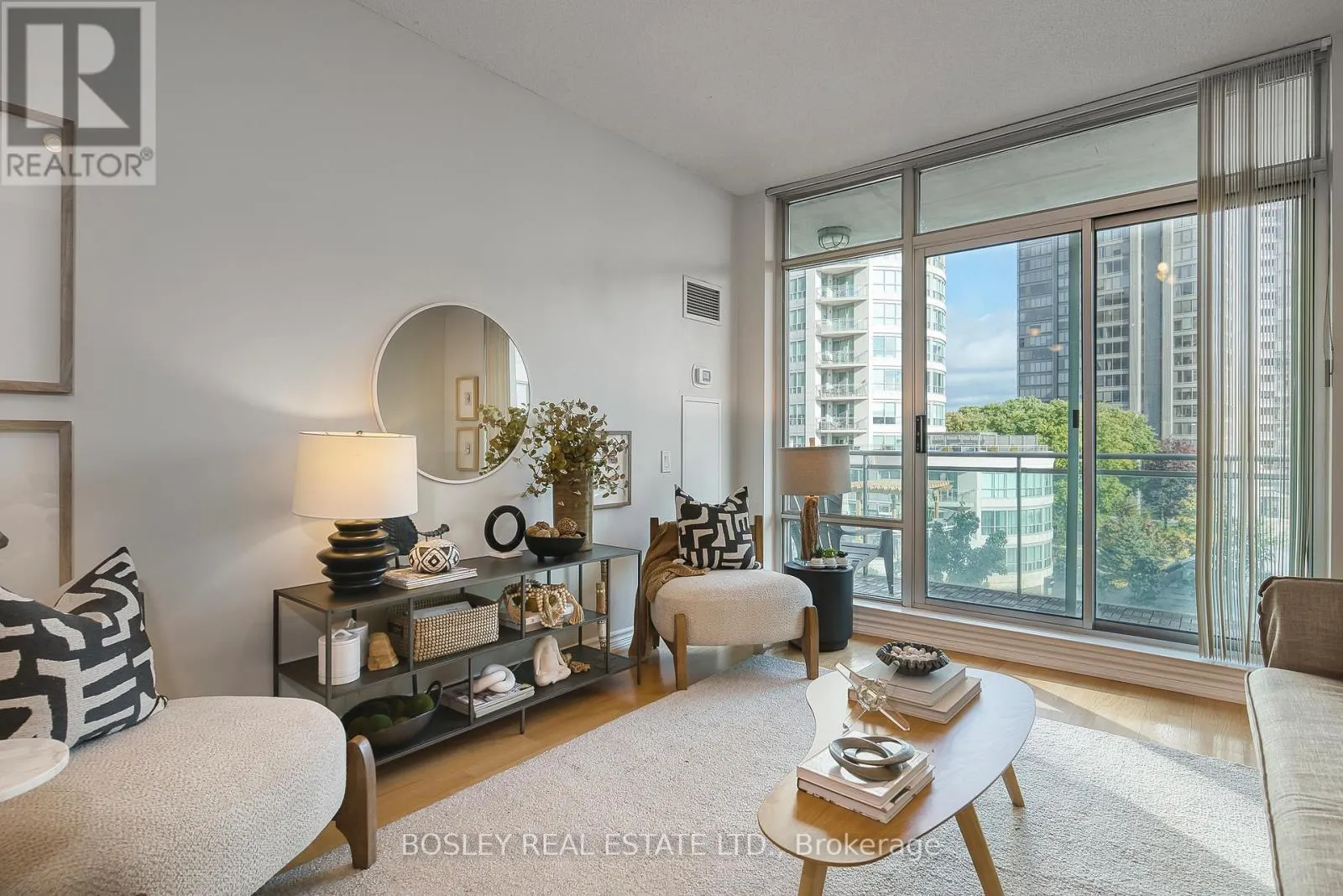 518 - 5 MARINE PARADE DRIVE