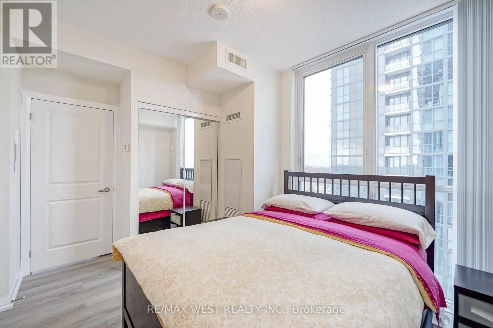 1209 - 75 EGLINTON AVENUE W