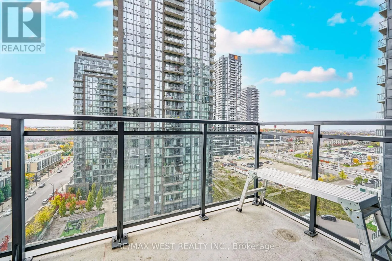 1209 - 75 EGLINTON AVENUE W