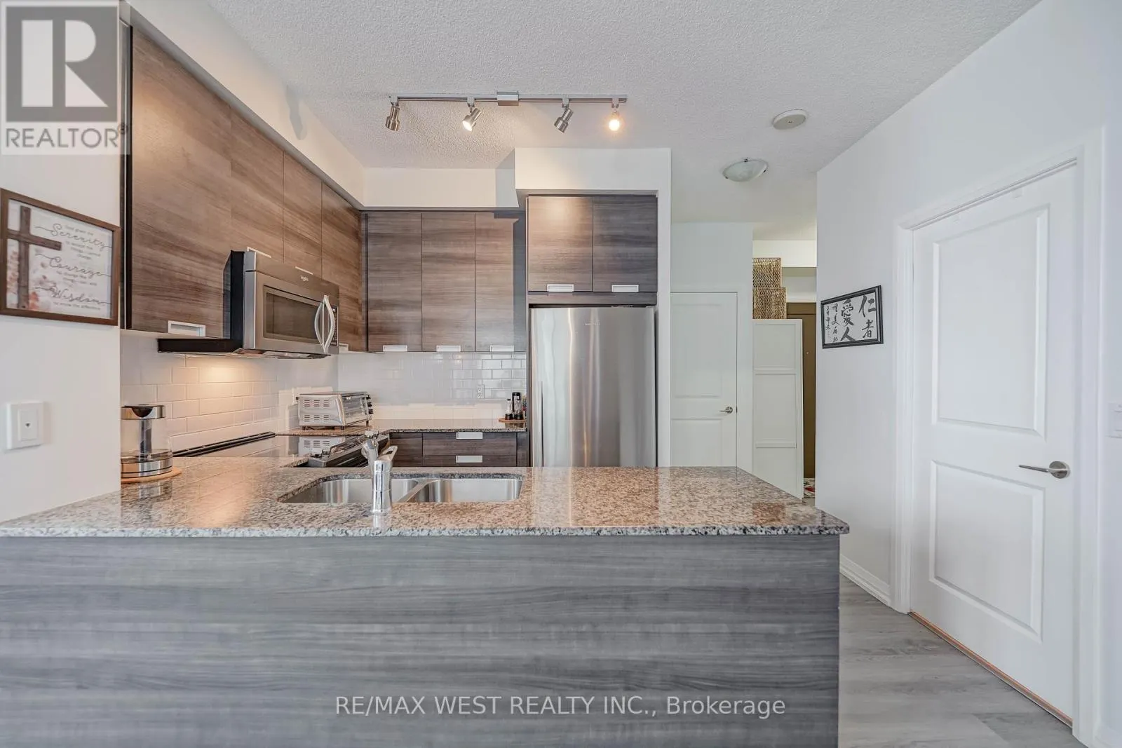 1209 - 75 EGLINTON AVENUE W