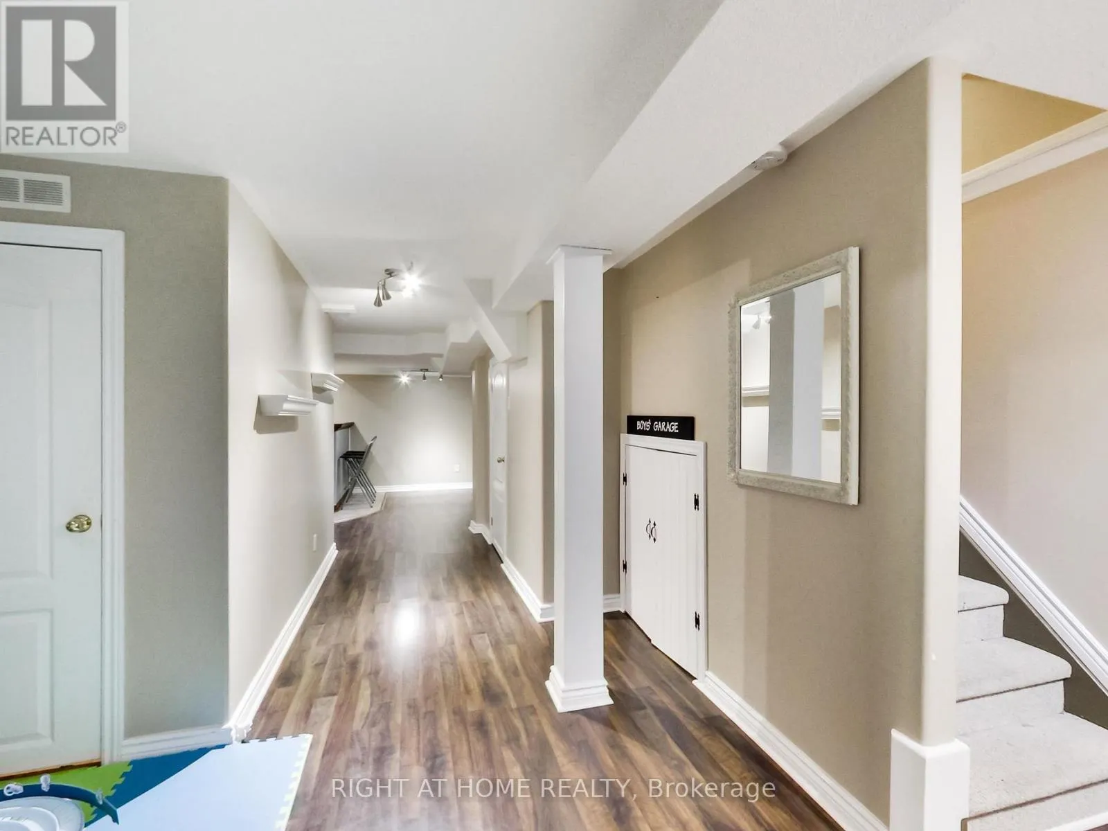 2527 NETTLECREEK CRESCENT