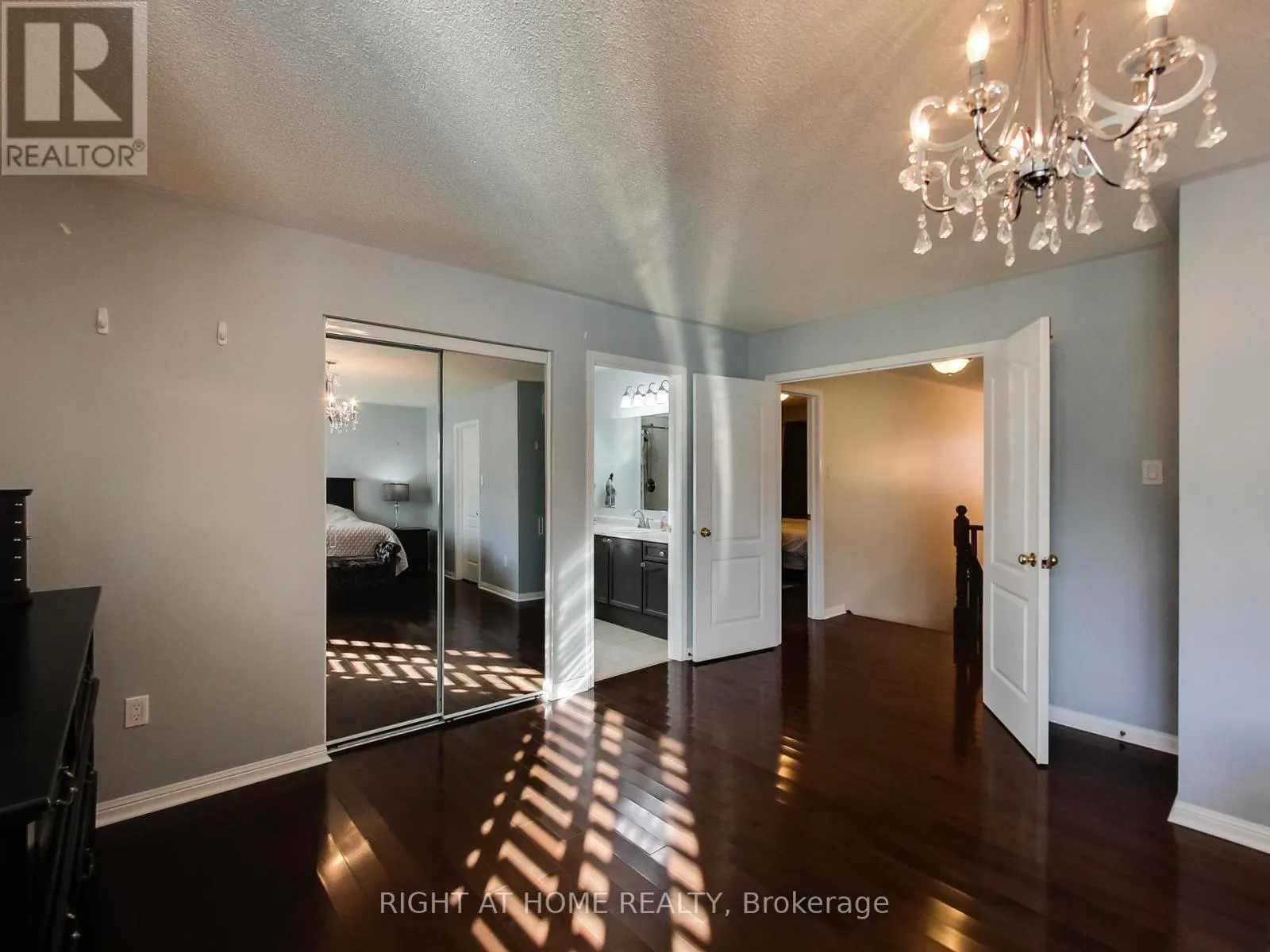 2527 NETTLECREEK CRESCENT