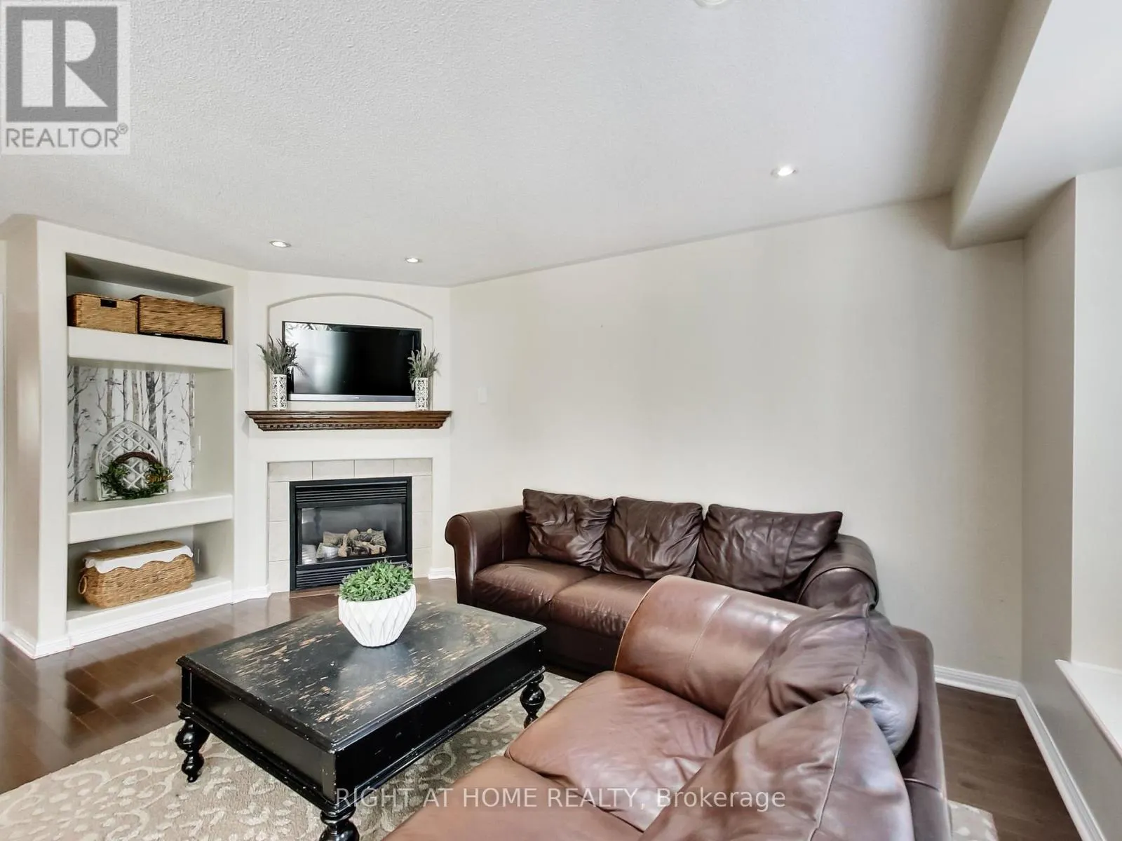 2527 NETTLECREEK CRESCENT