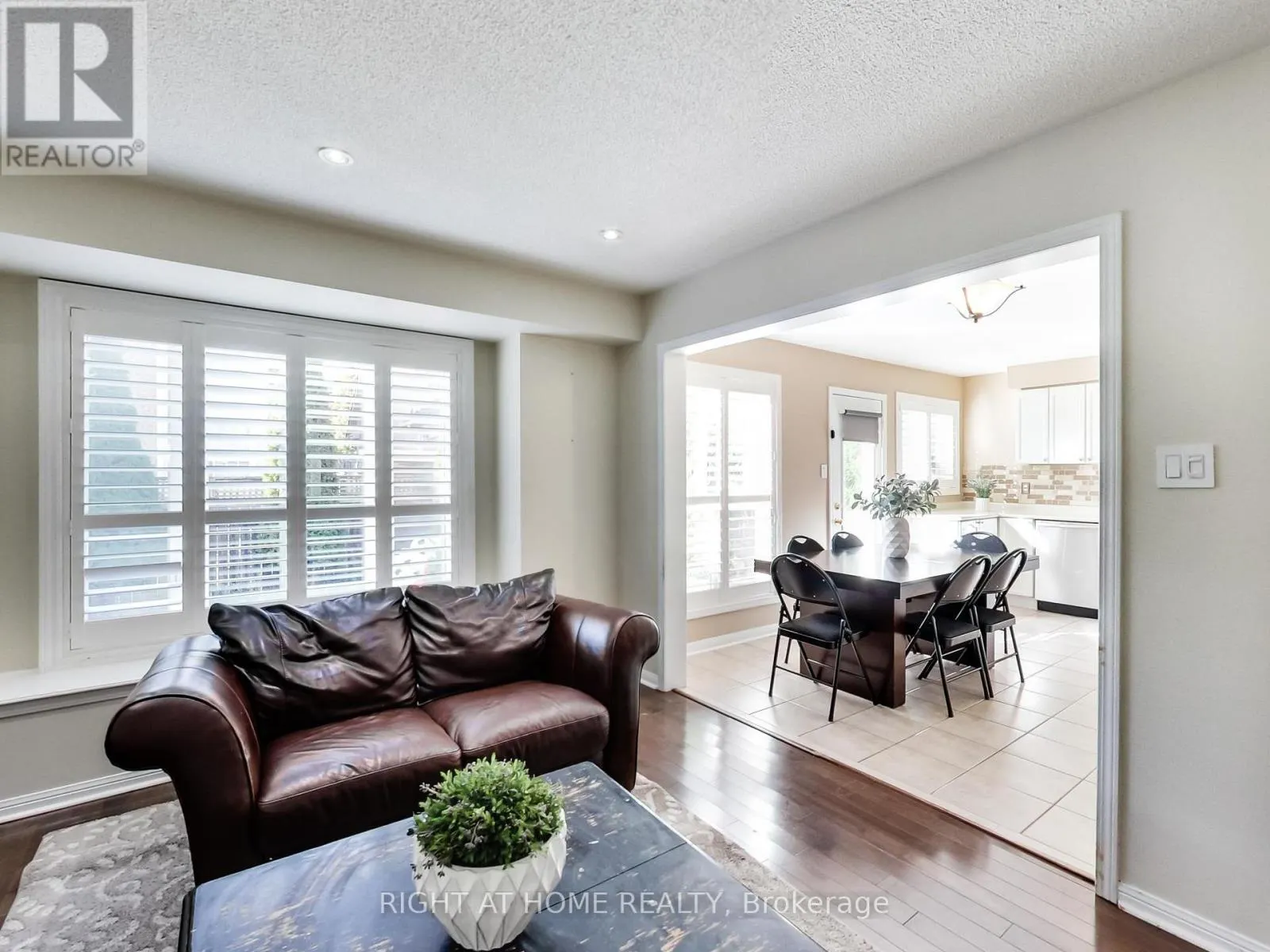 2527 NETTLECREEK CRESCENT