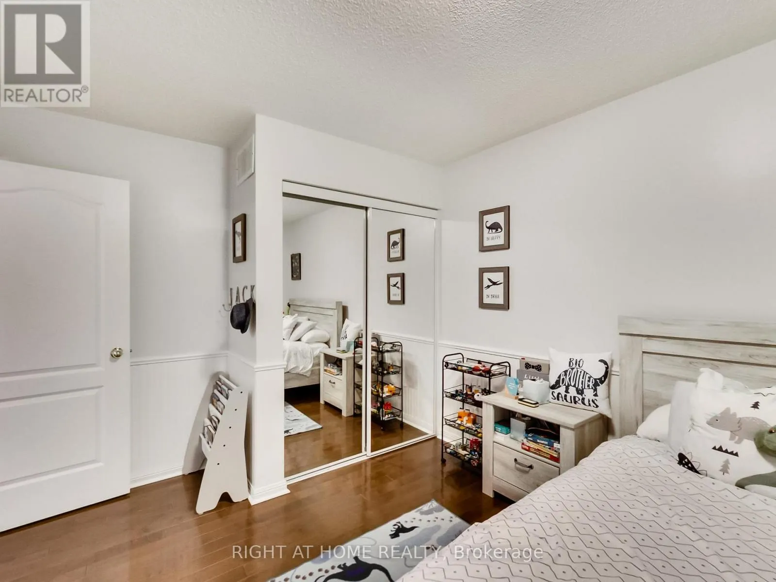 2527 NETTLECREEK CRESCENT
