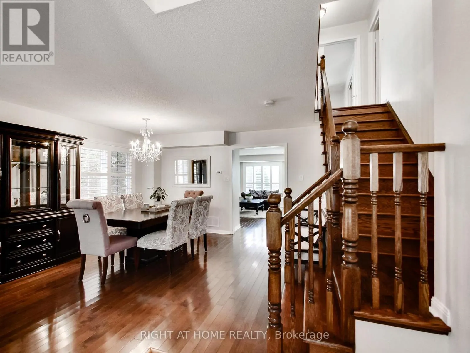 2527 NETTLECREEK CRESCENT