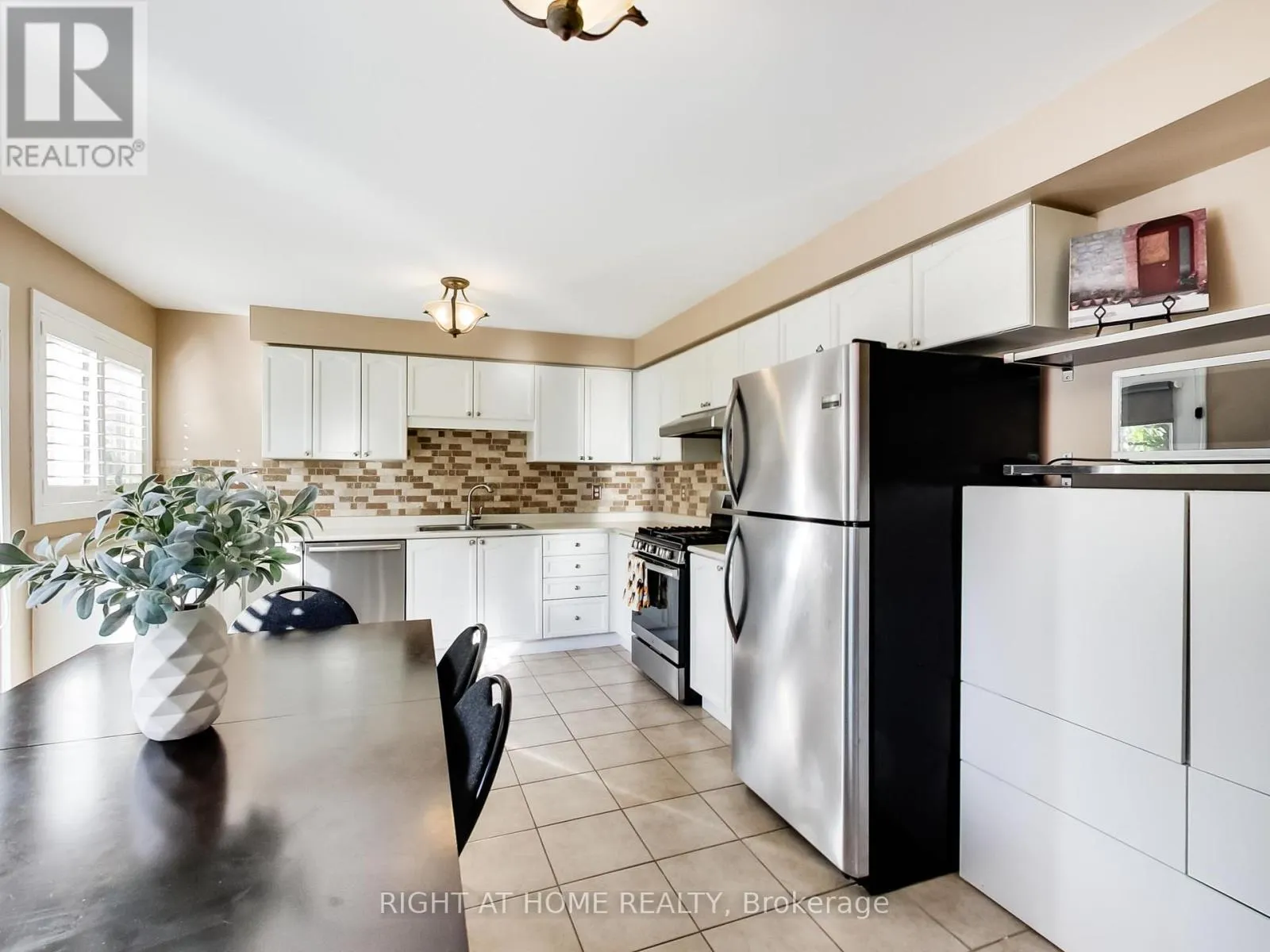 2527 NETTLECREEK CRESCENT