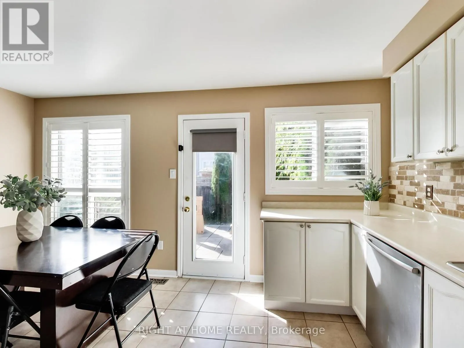 2527 NETTLECREEK CRESCENT