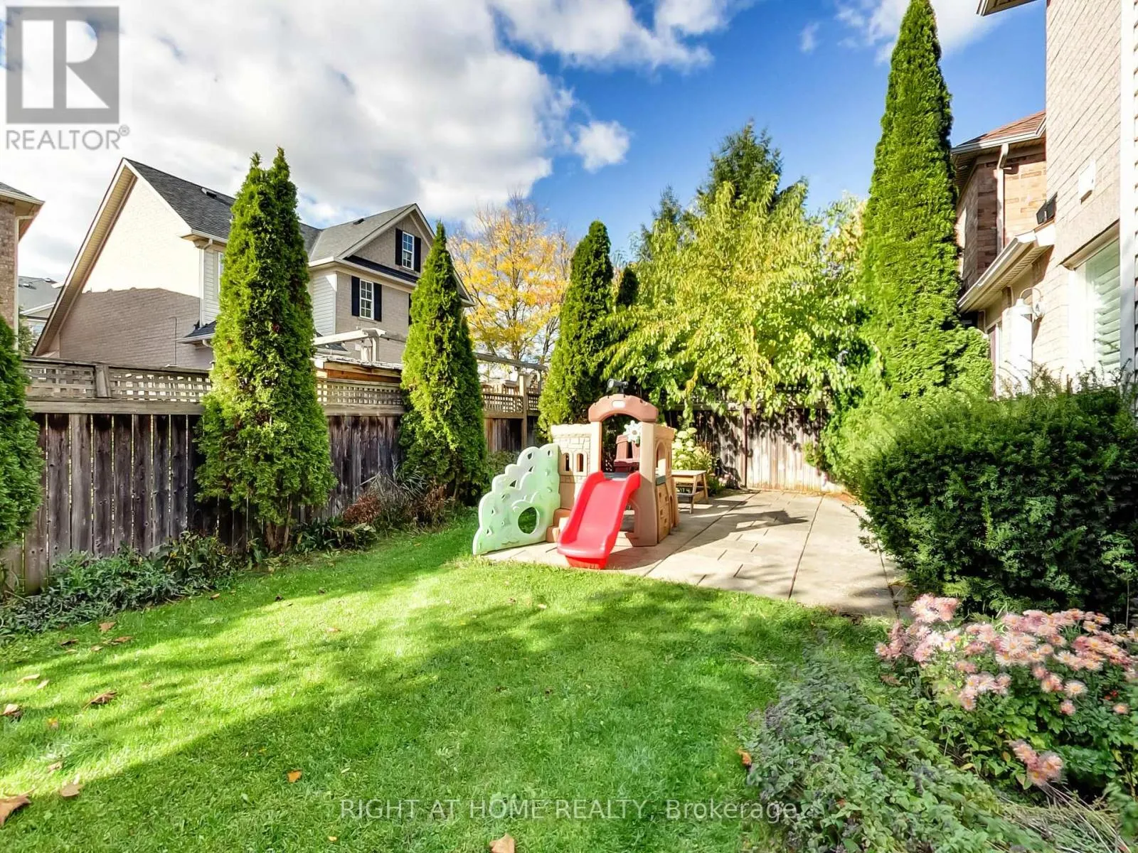2527 NETTLECREEK CRESCENT