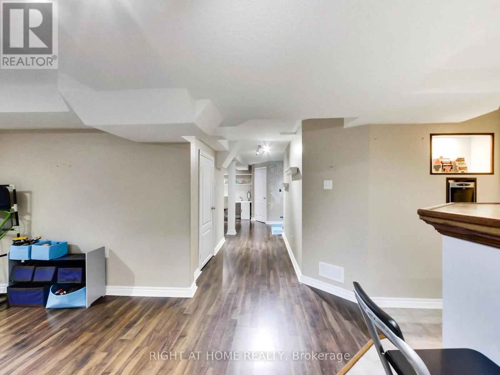 2527 NETTLECREEK CRESCENT