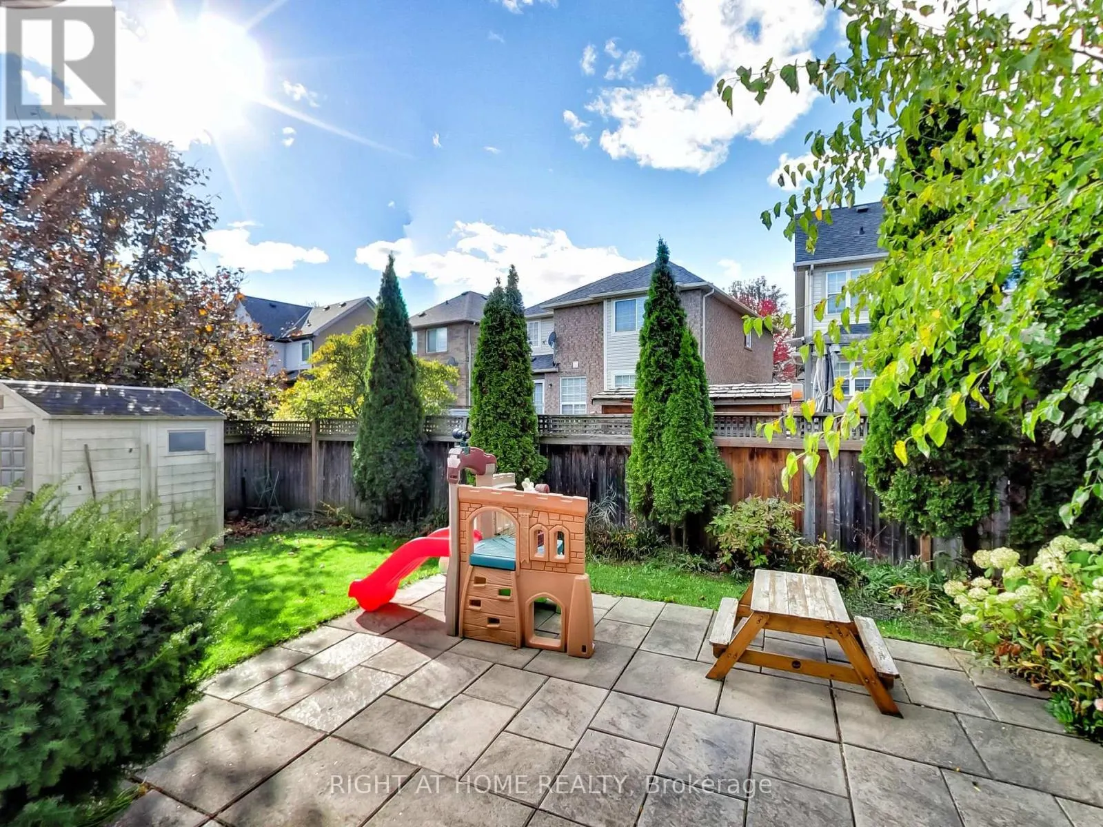 2527 NETTLECREEK CRESCENT