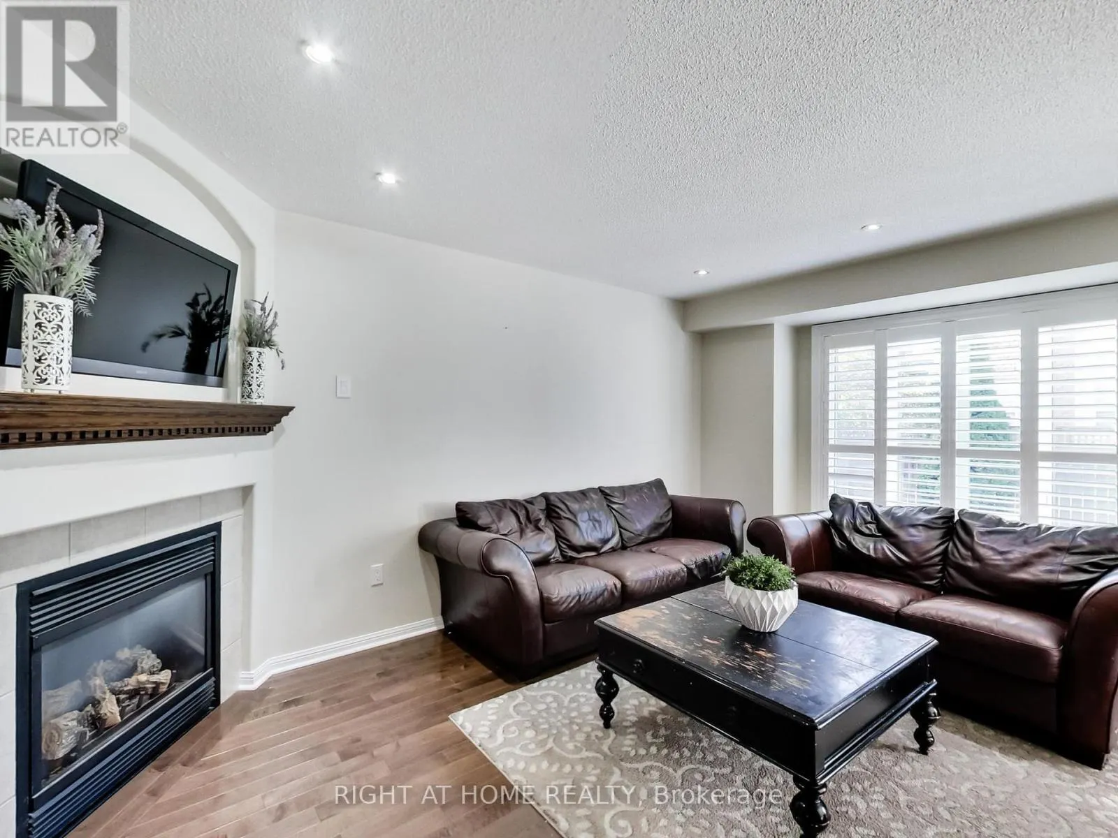 2527 NETTLECREEK CRESCENT