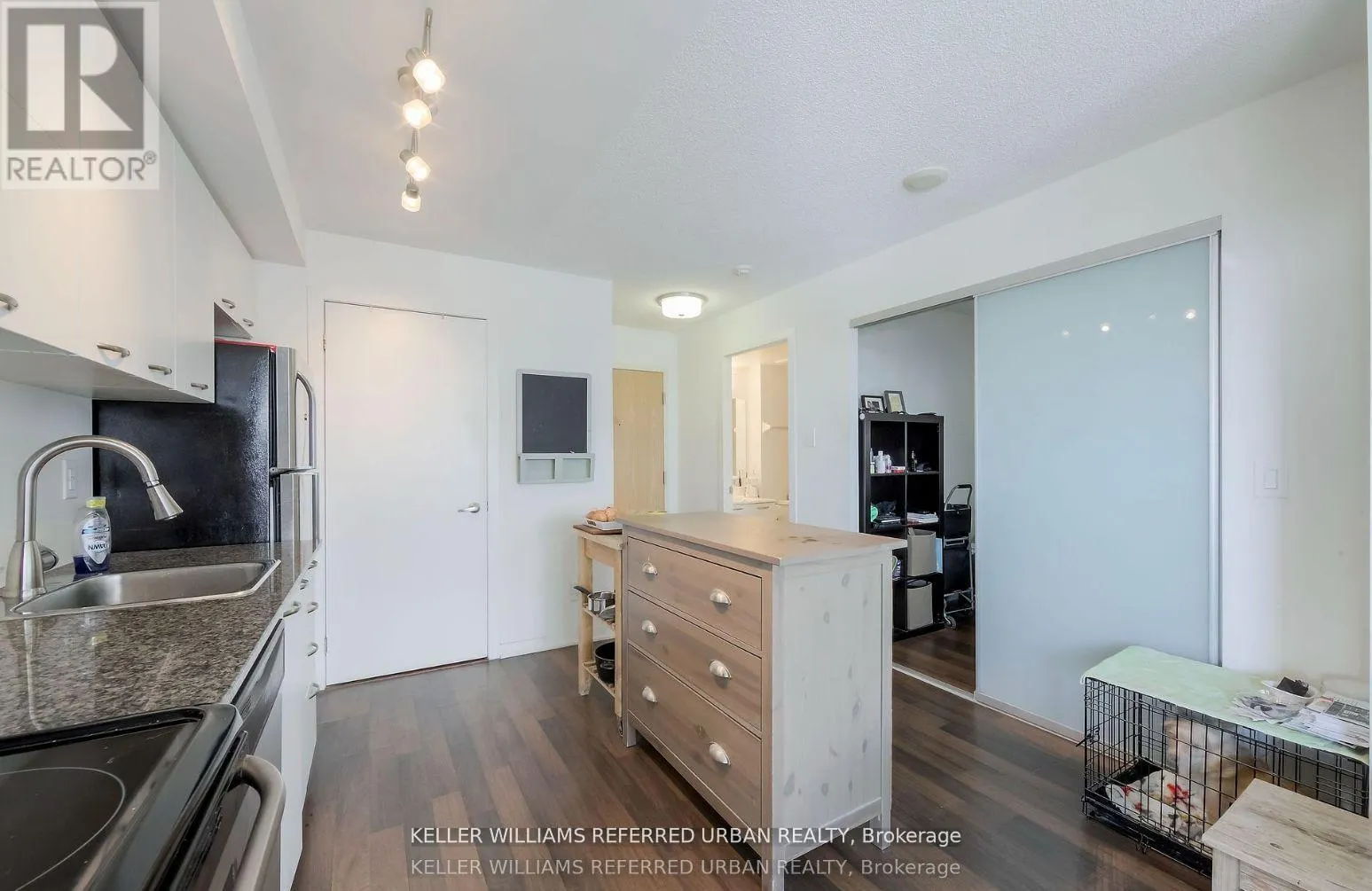 1305 - 38 JOE SHUSTER WAY
